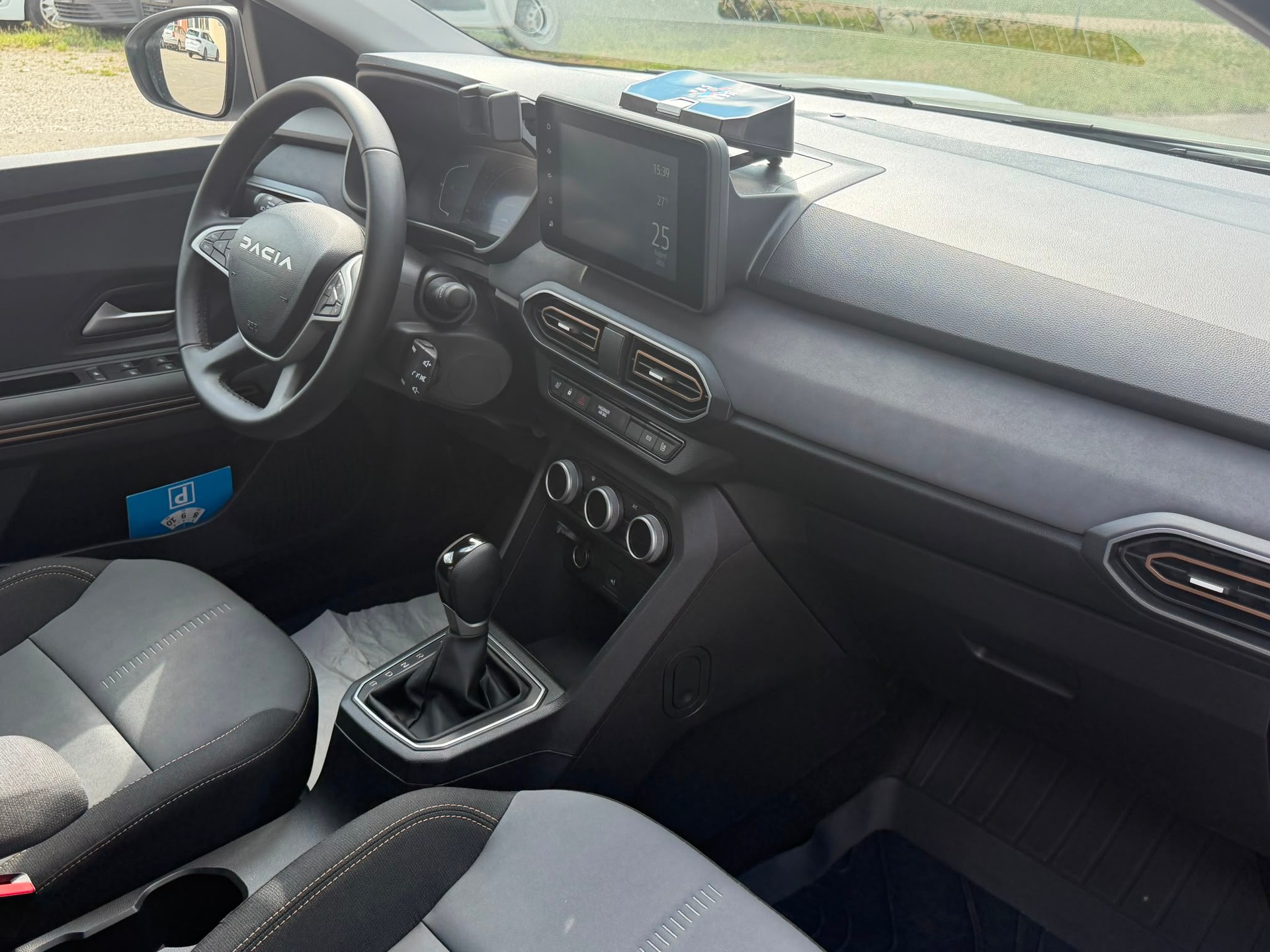 DACIA Jogger HEV 140 Extreme-image-9