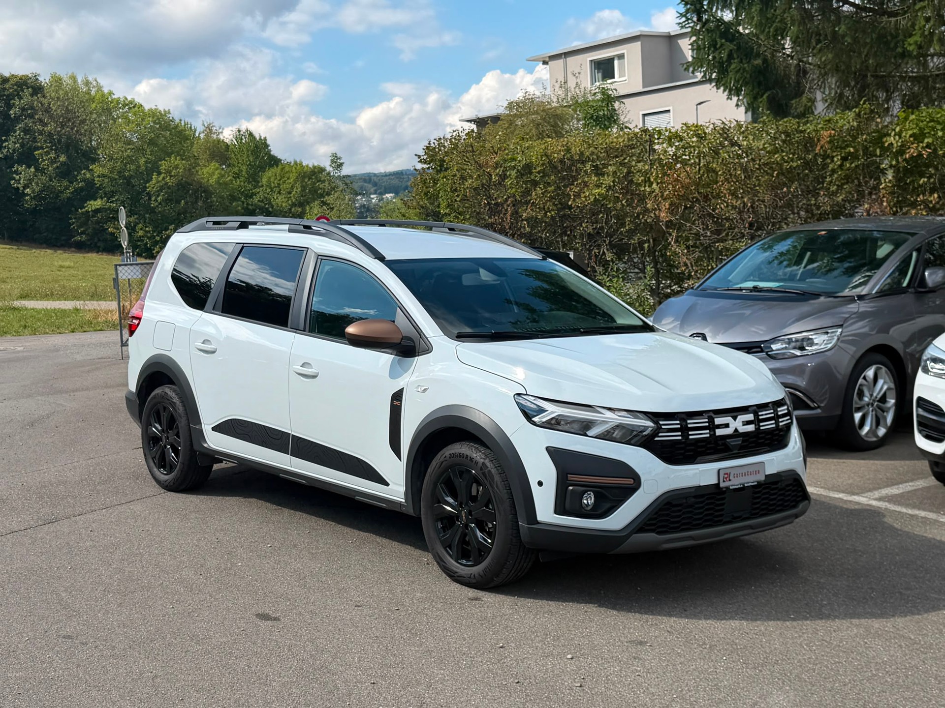 DACIA Jogger HEV 140 Extreme-image-0