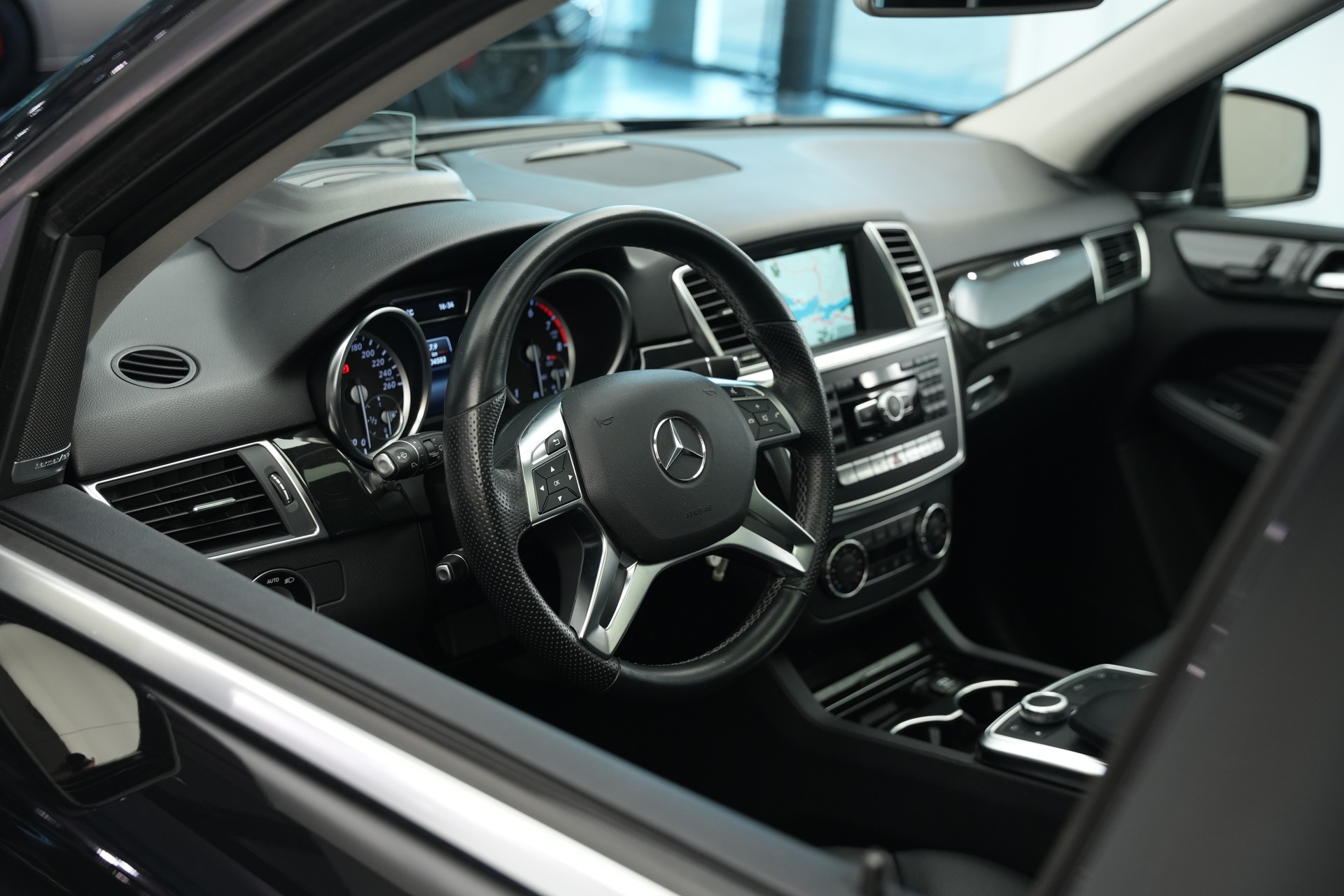 MERCEDES-BENZ ML 400 4Matic 7G-Tronic-image-45