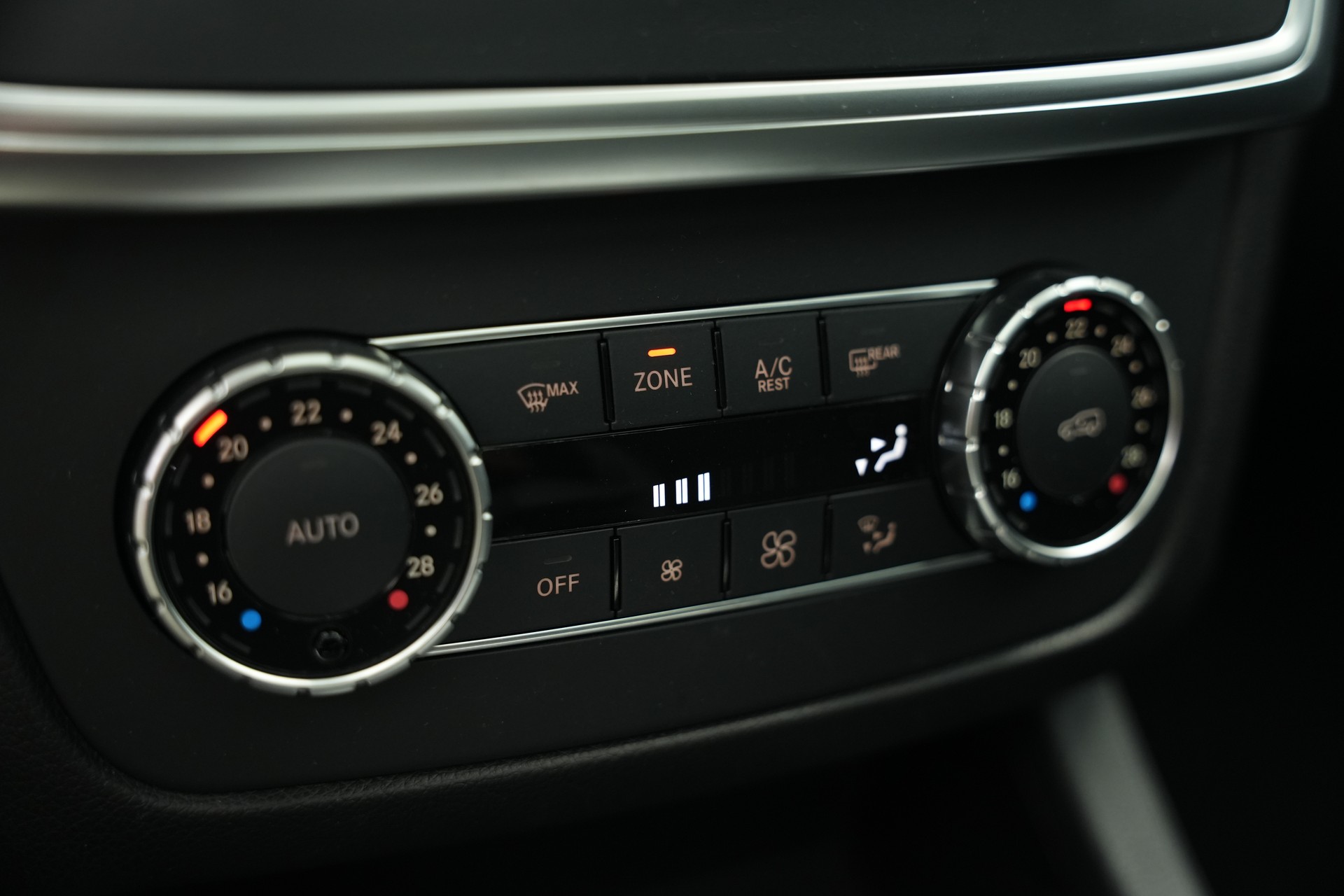 MERCEDES-BENZ ML 400 4Matic 7G-Tronic-image-27