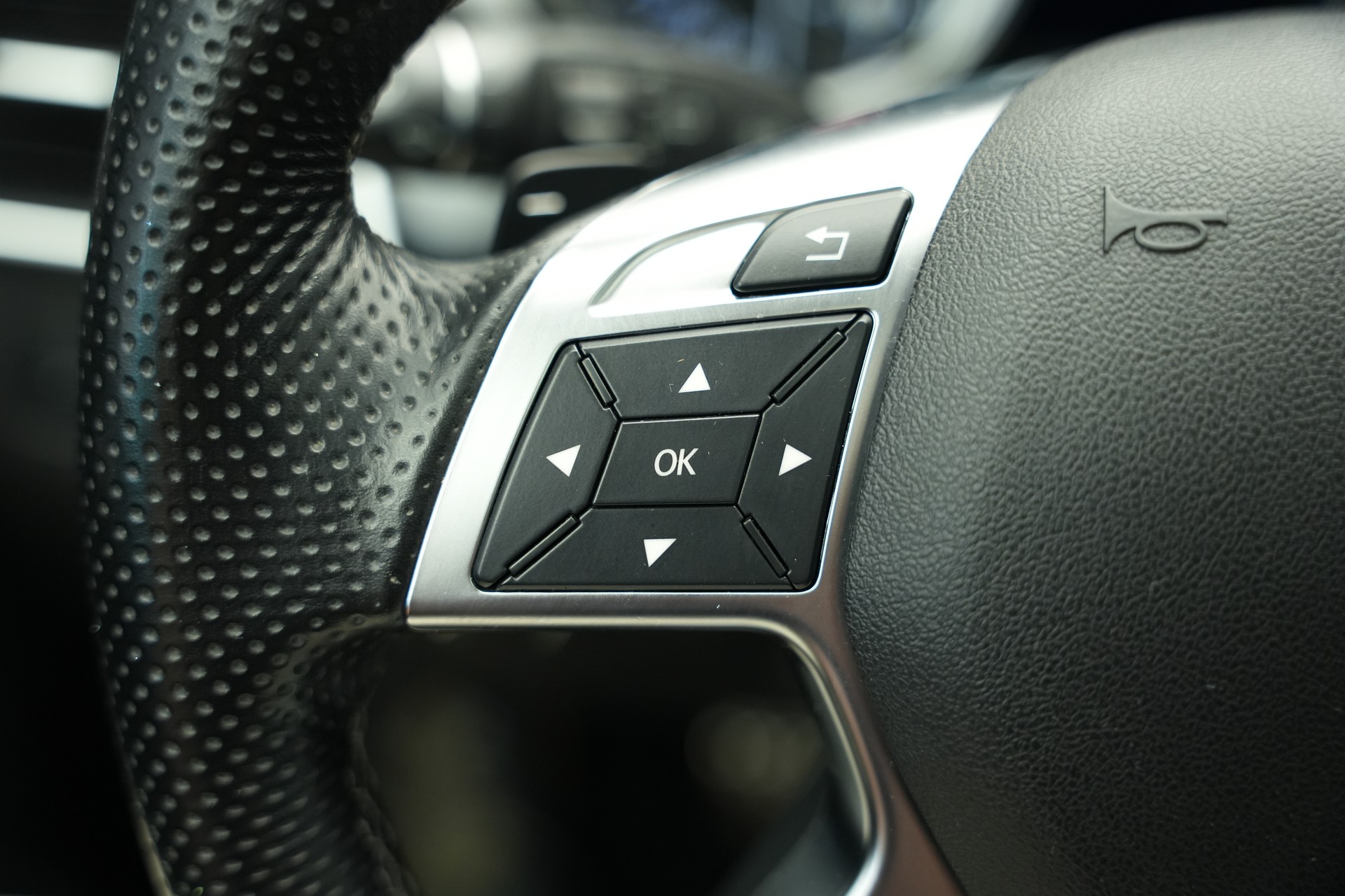 MERCEDES-BENZ ML 400 4Matic 7G-Tronic-image-30