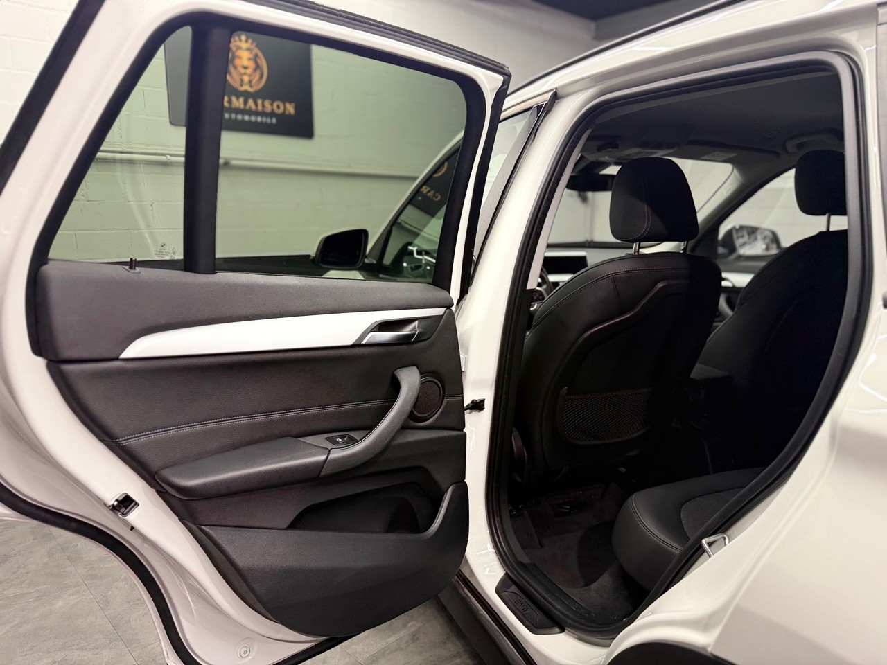 BMW X1 xDrive 18d | Rückfahrkamera | PDC | Leder-image-15