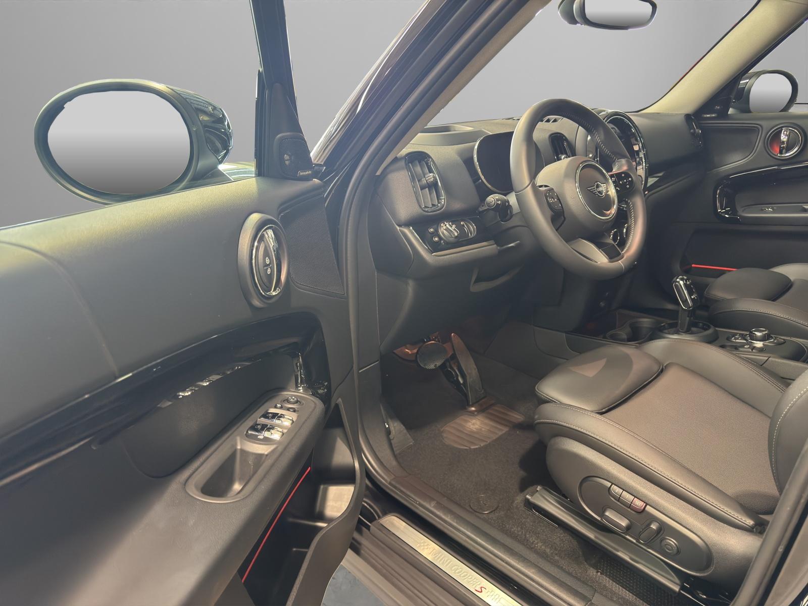 MINI Countryman F60 2.0i Cooper S SAG ALL4-image-3