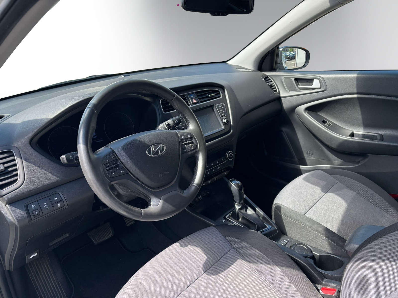 HYUNDAI i20 1.0 T-GDi Amplia-image-5