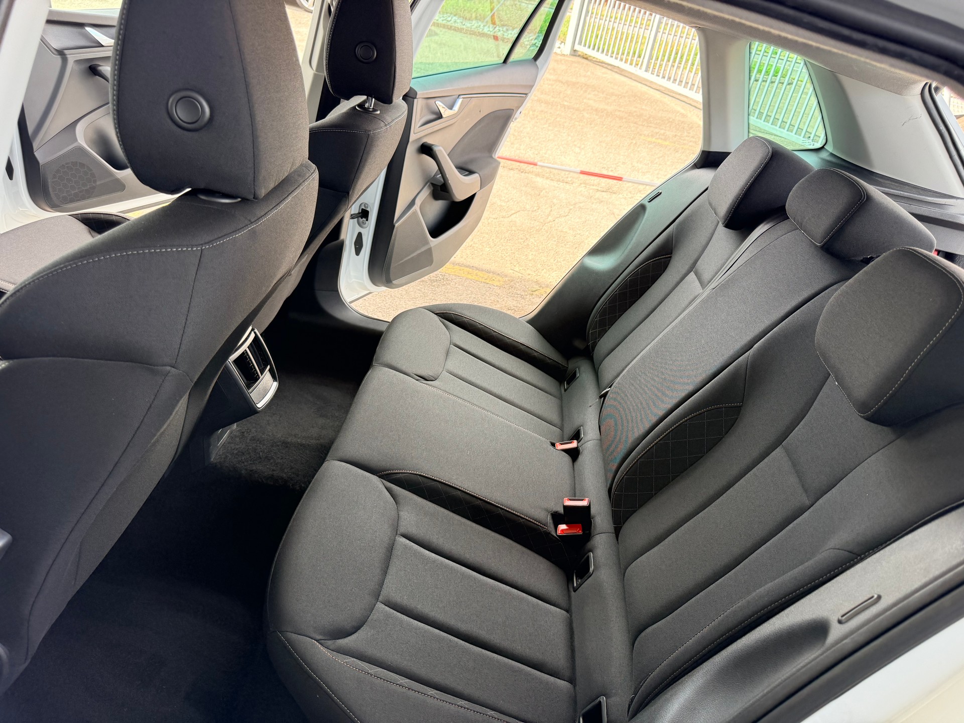 SKODA Kamiq 1.0 TSI Ambition DSG-image-10