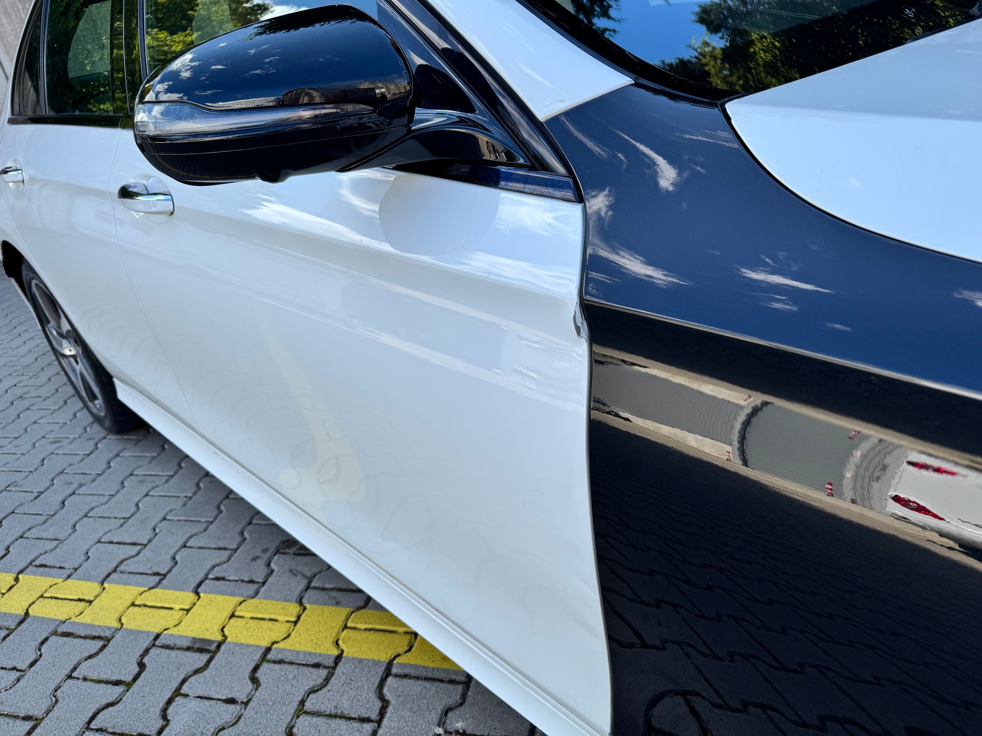 MERCEDES-BENZ E 220 d 4Matic AMG Line 9G-Tronic-image-9