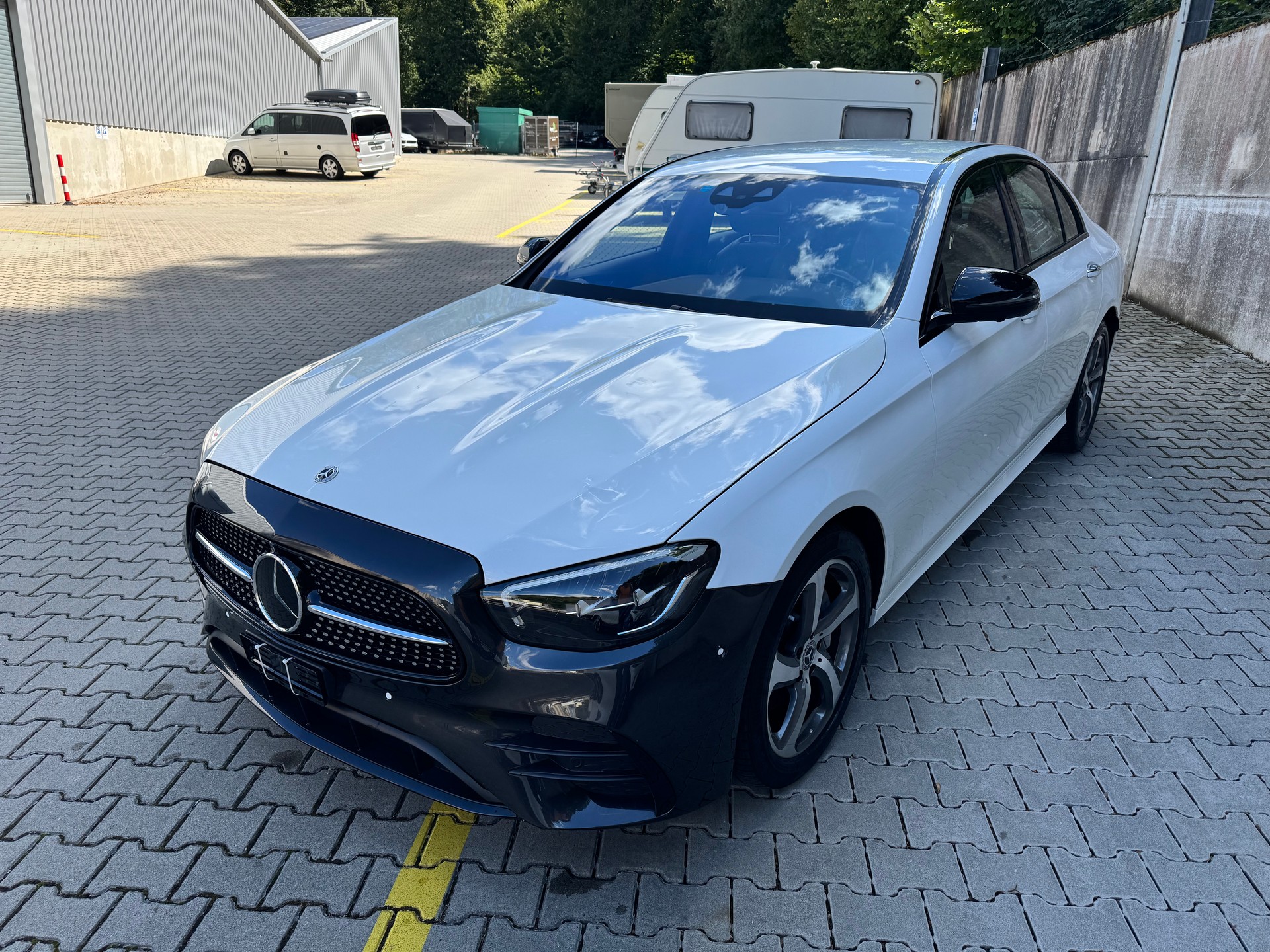 MERCEDES-BENZ E 220 d 4Matic AMG Line 9G-Tronic-image-1