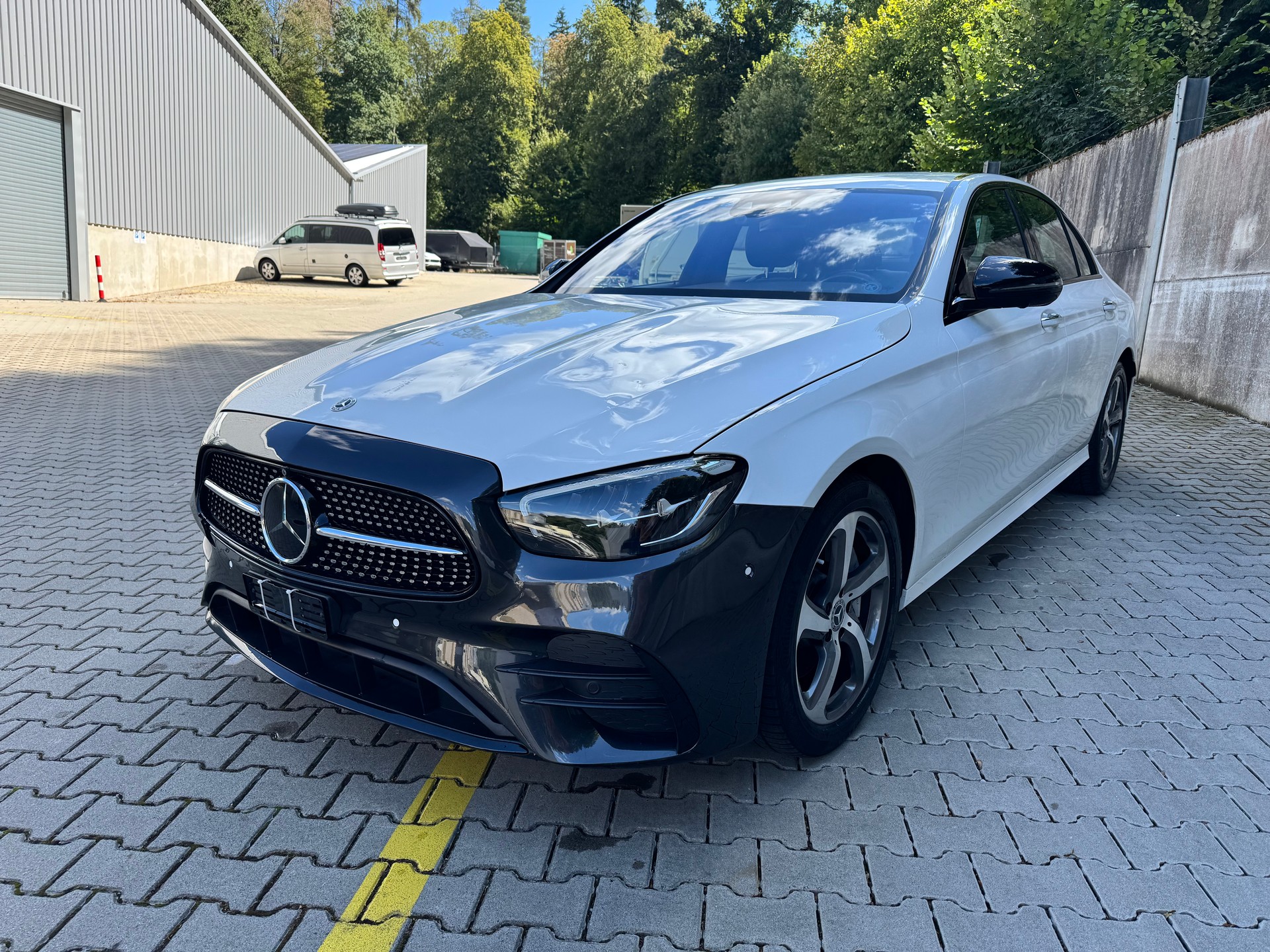 MERCEDES-BENZ E 220 d 4Matic AMG Line 9G-Tronic-image-0