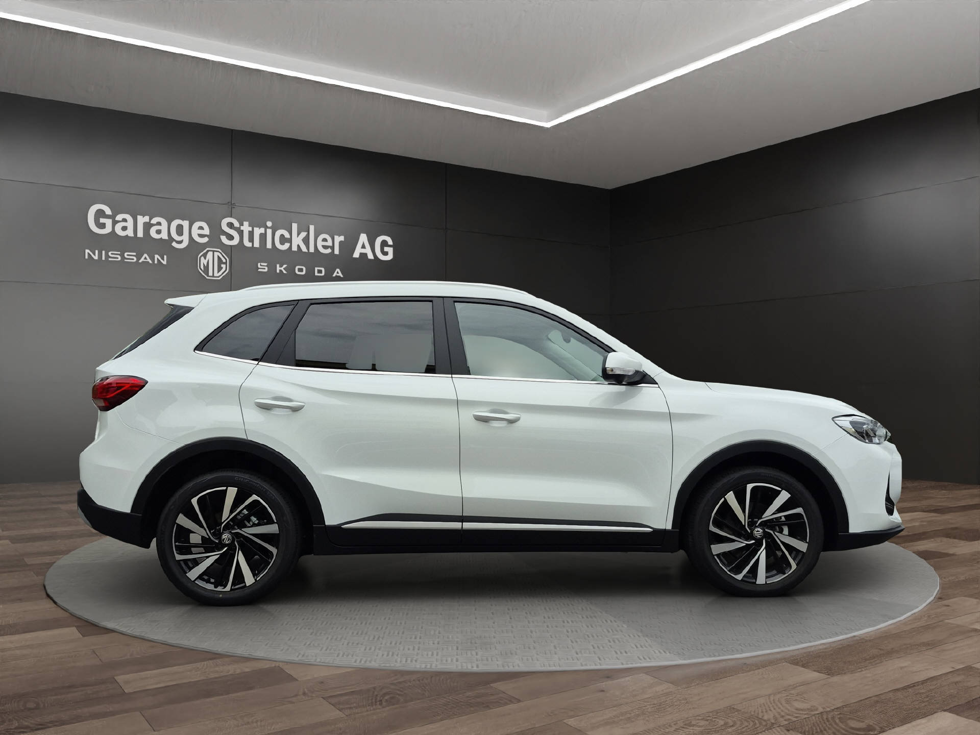 MG ZS 1.5 Hybrid+ Luxury Sunroof-image-5