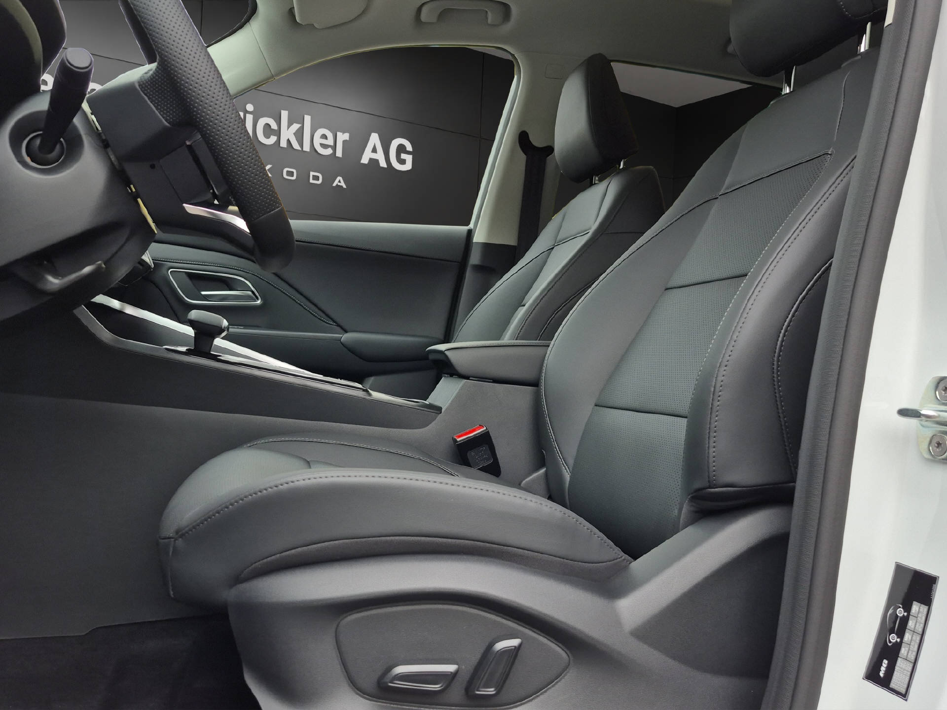 MG ZS 1.5 Hybrid+ Luxury Sunroof-image-9