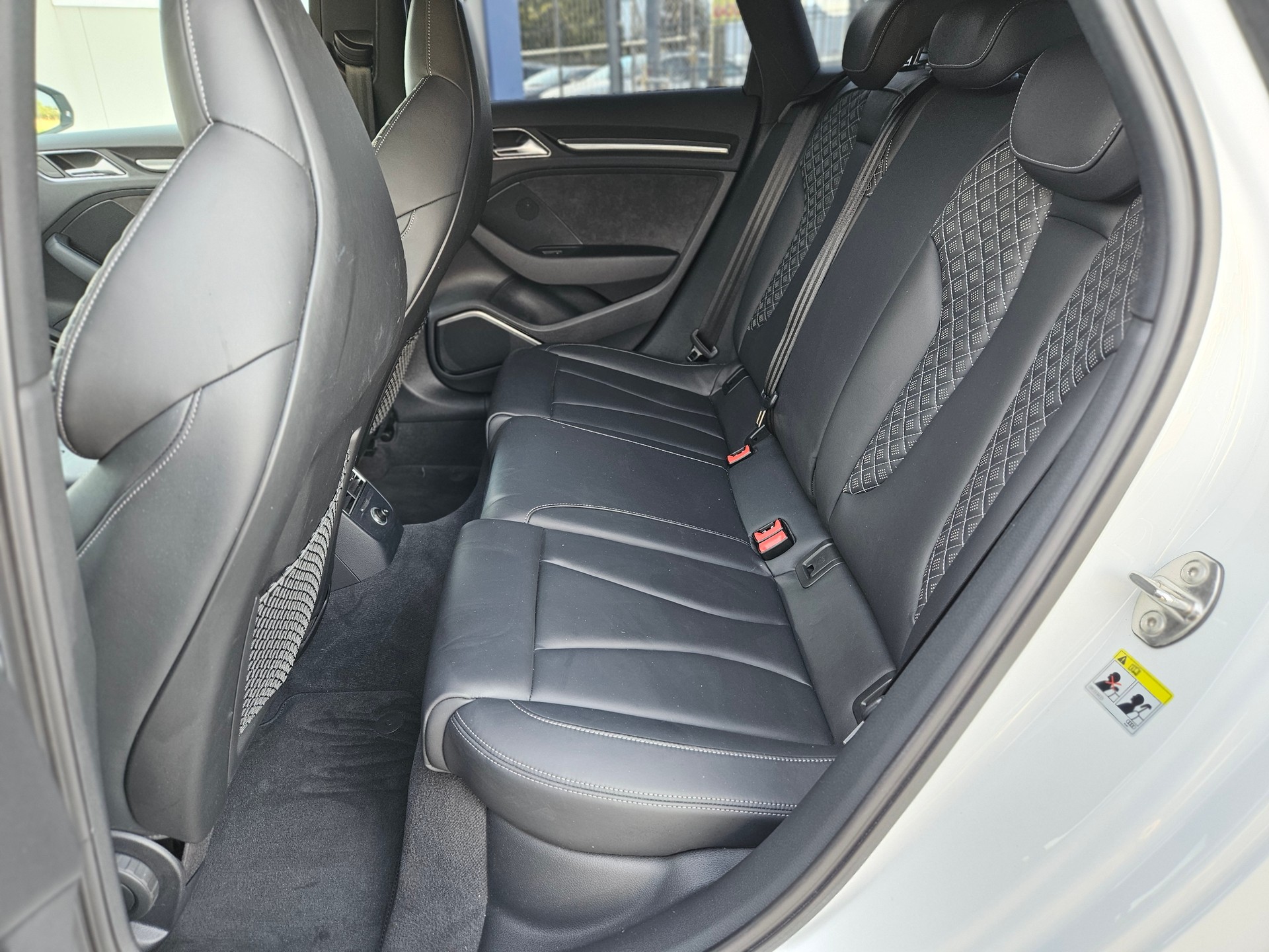 AUDI RS3 Sportback 2.5 TSI quattro S-tronic-image-13