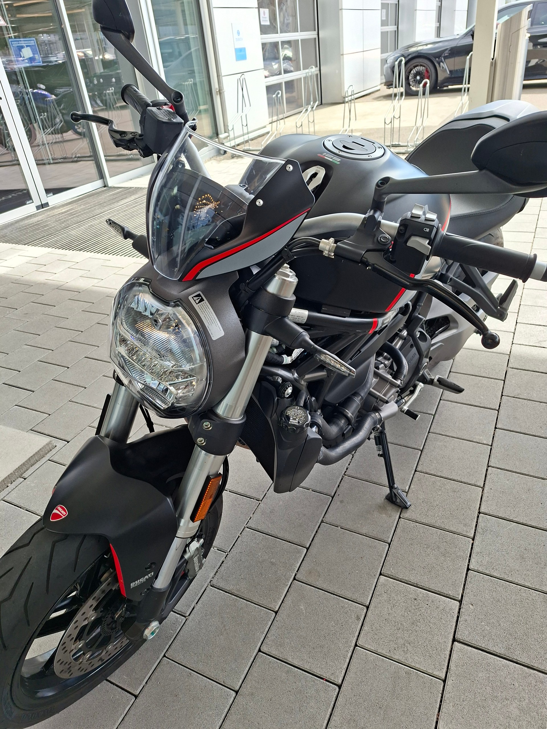 DUCATI Monster 821-showroom-element-1