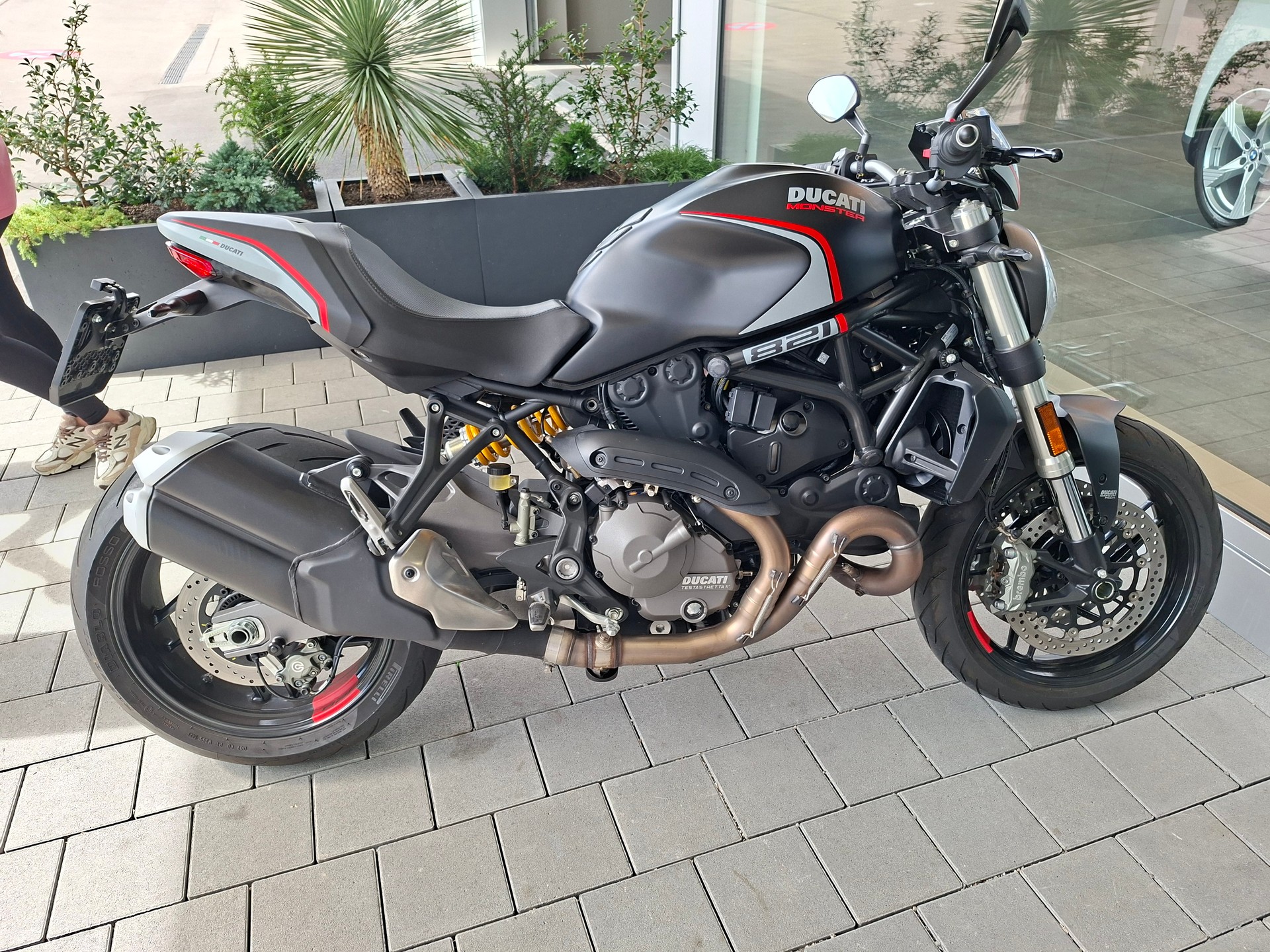 DUCATI Monster 821-showroom-element-3