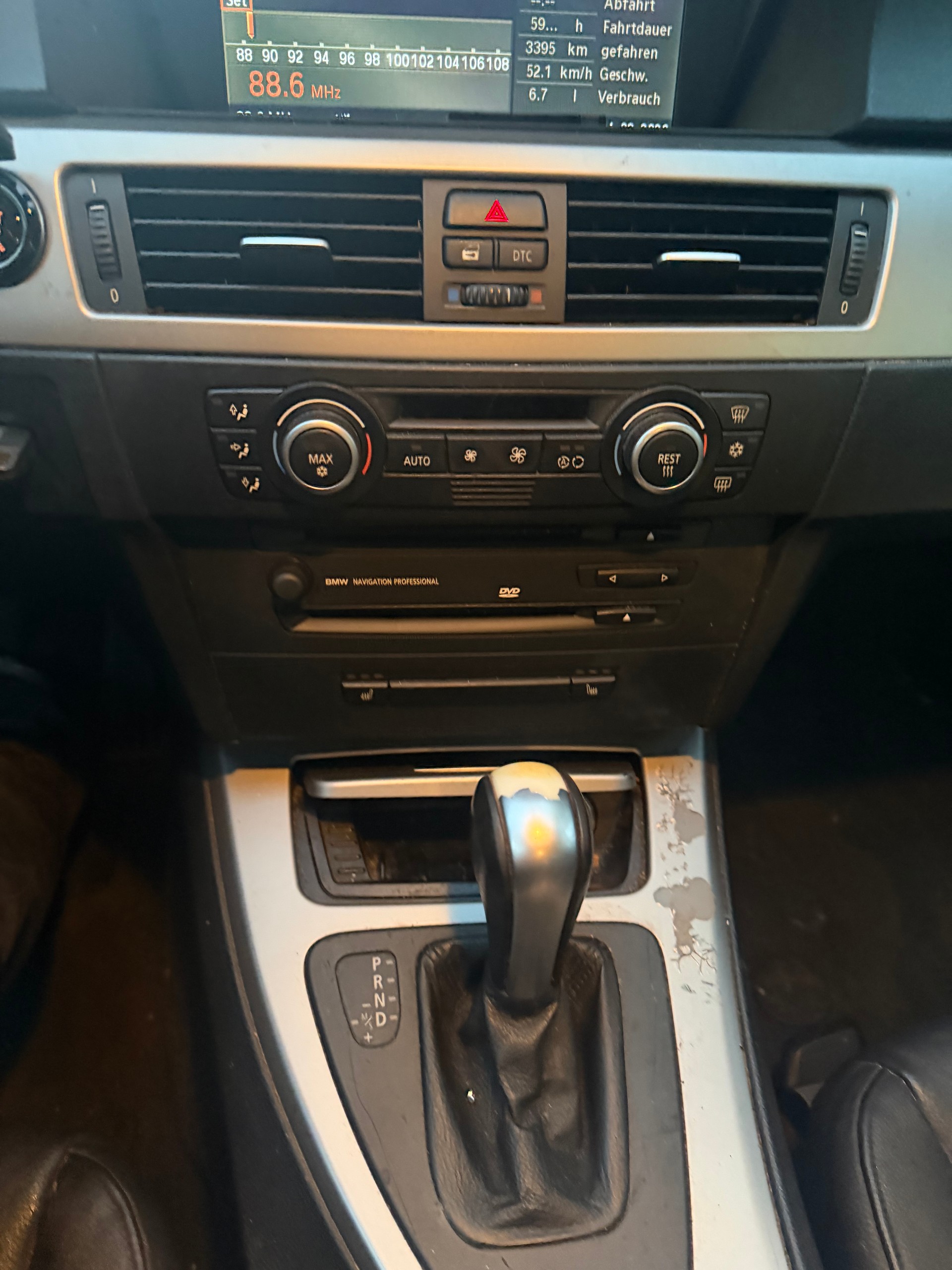 BMW 320d-image-8