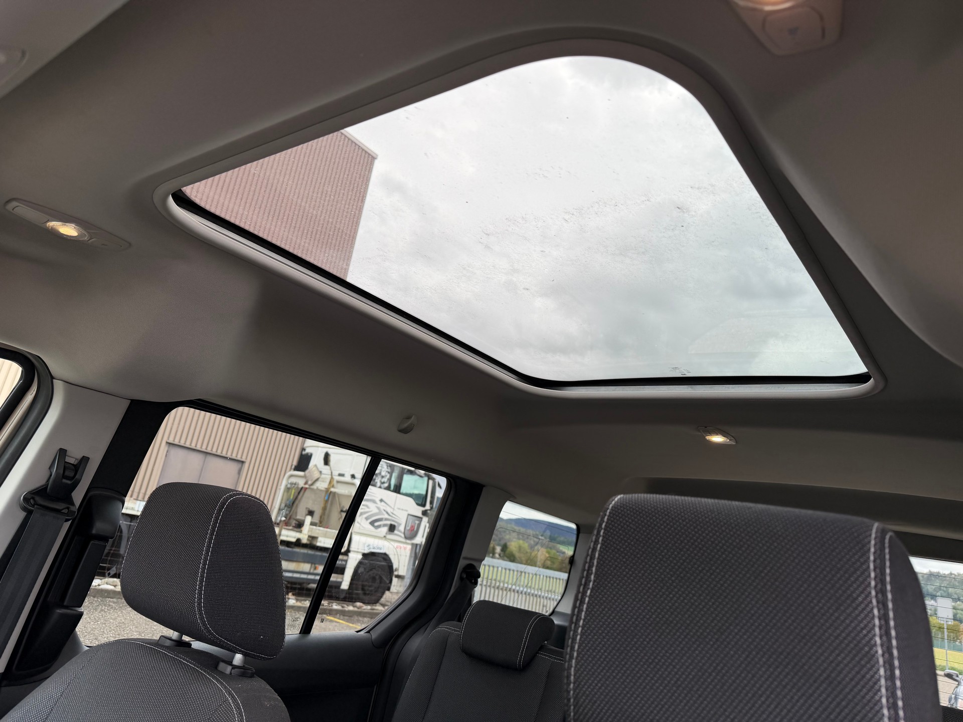 FORD Grand Tourneo Connect 1.6 SCTi Titanium Automatic-image-11