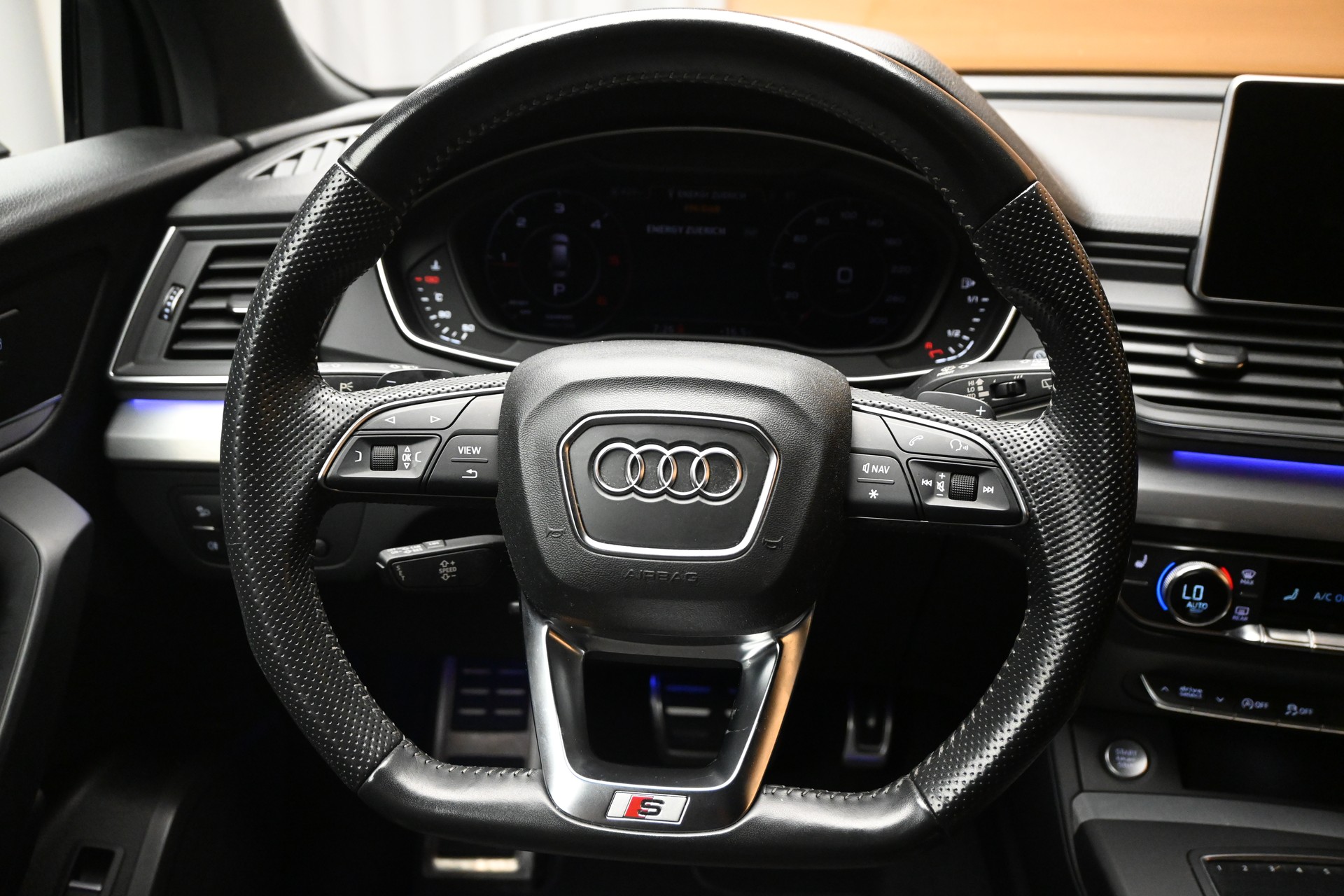 AUDI Q5 40 TDI sport quattro S-tronic *S-Line*-image-9