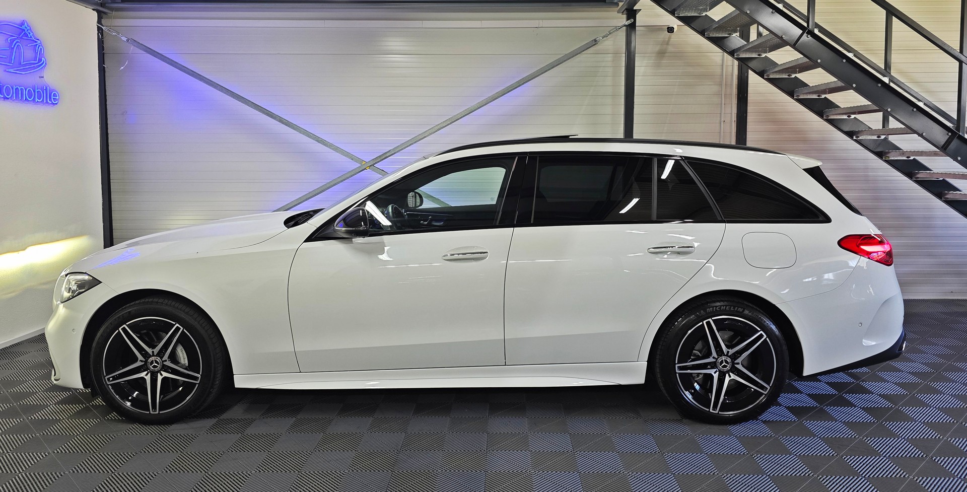 MERCEDES-BENZ C 300 e T AMG Line-image-8