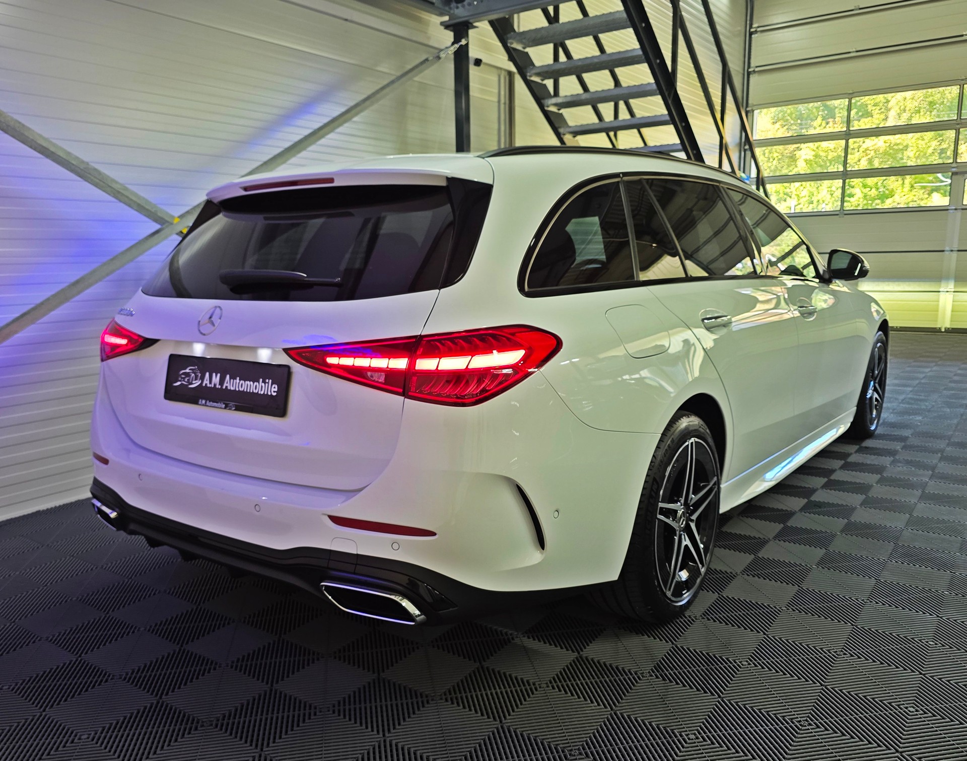 MERCEDES-BENZ C 300 e T AMG Line-image-4