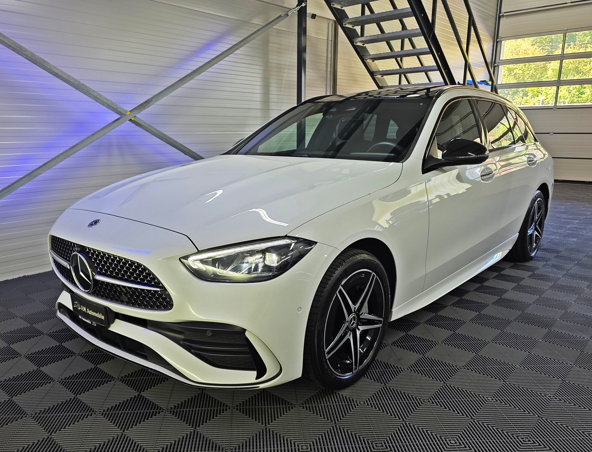 MERCEDES-BENZ C 300 e T AMG Line-image-9