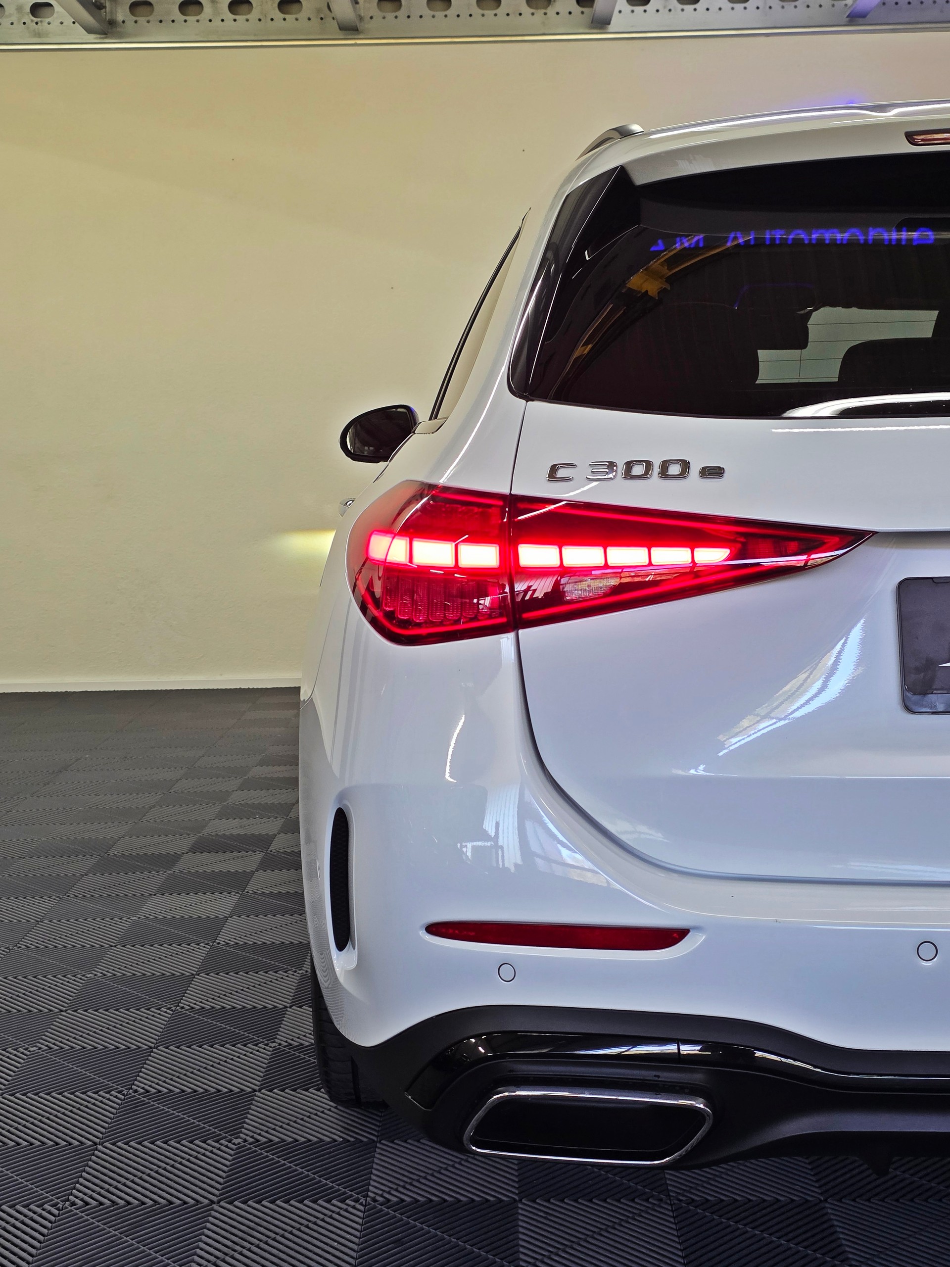 MERCEDES-BENZ C 300 e T AMG Line-image-7