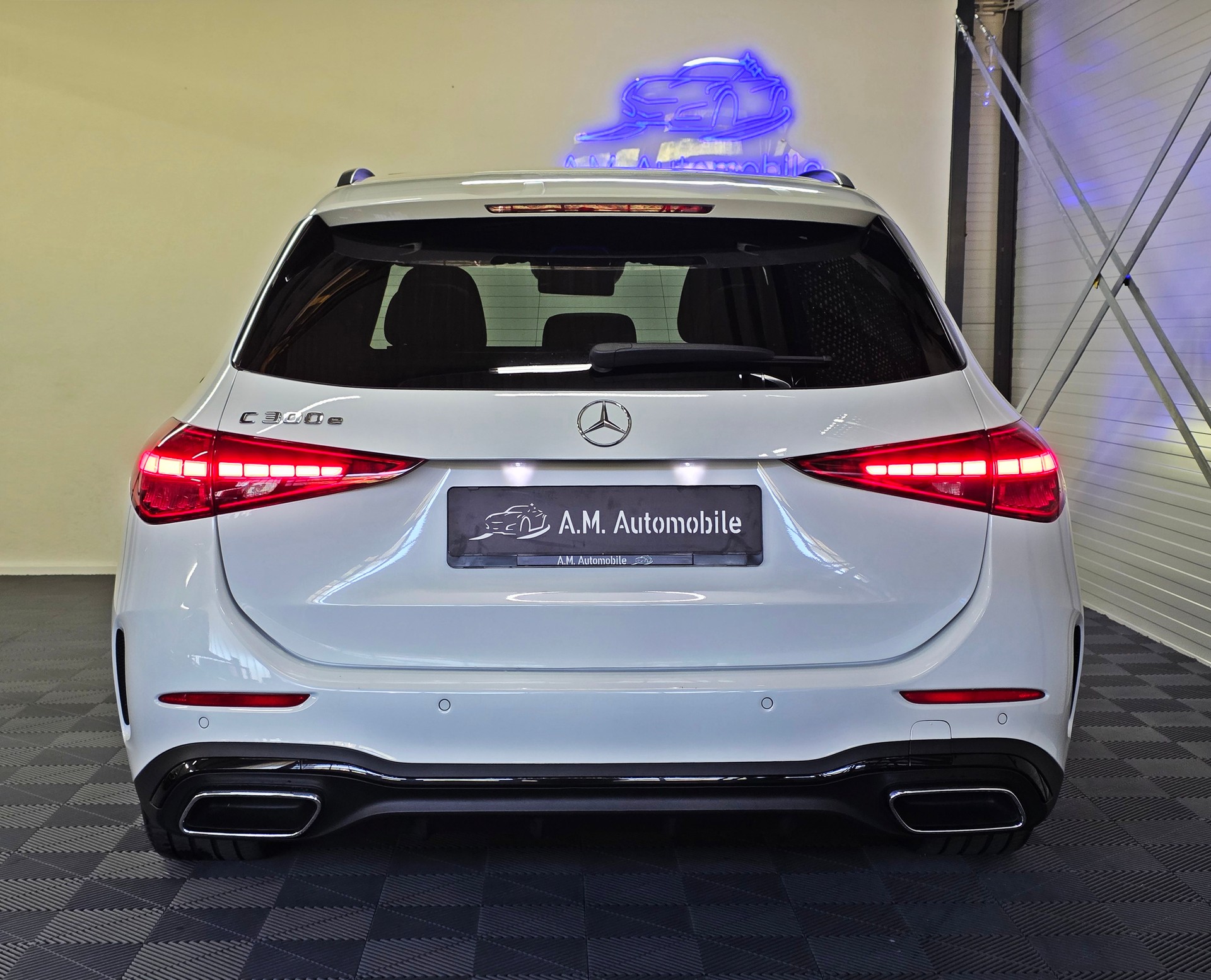 MERCEDES-BENZ C 300 e T AMG Line-image-6