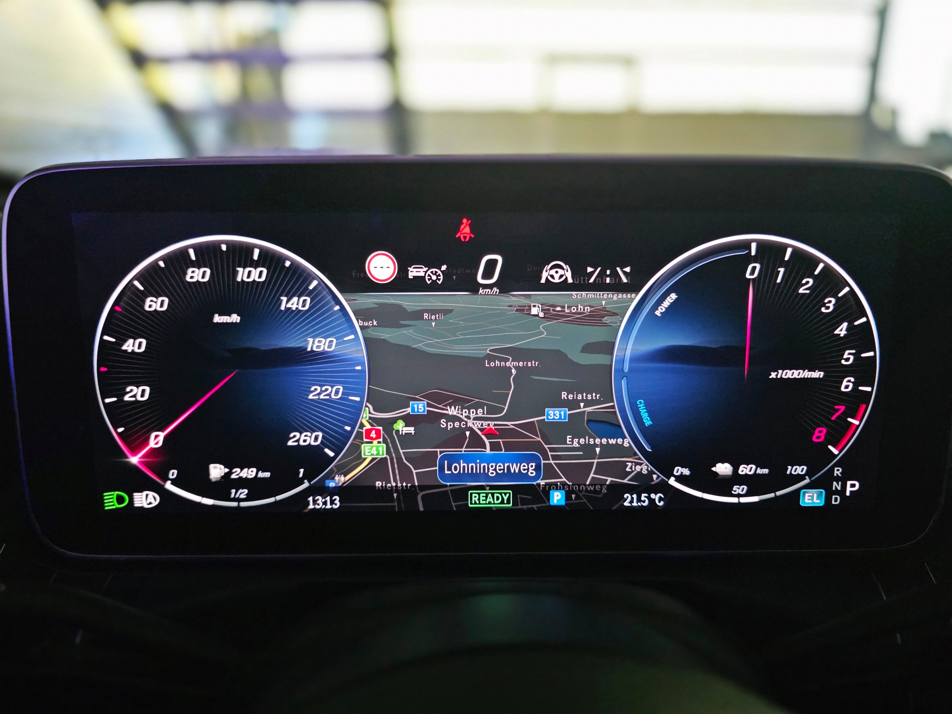 MERCEDES-BENZ C 300 e T AMG Line-image-27