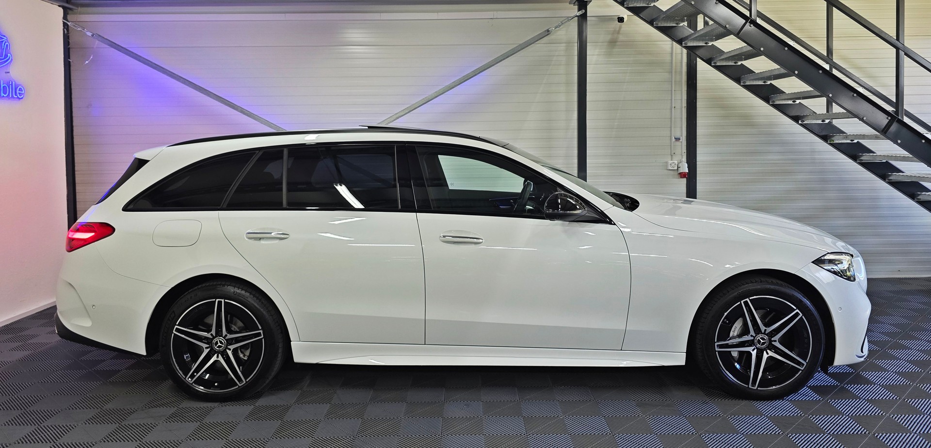 MERCEDES-BENZ C 300 e T AMG Line-image-3