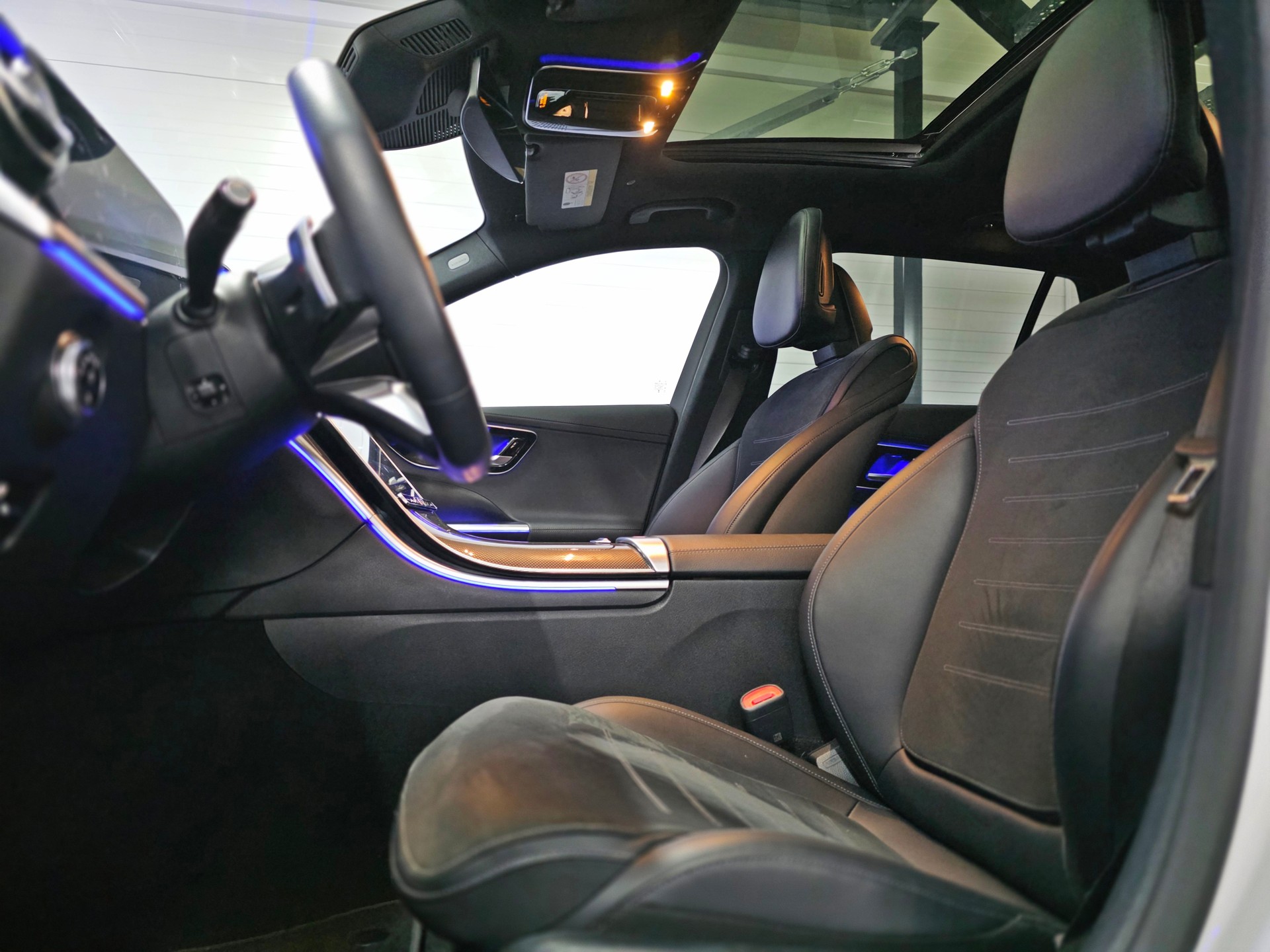 MERCEDES-BENZ C 300 e T AMG Line-image-11