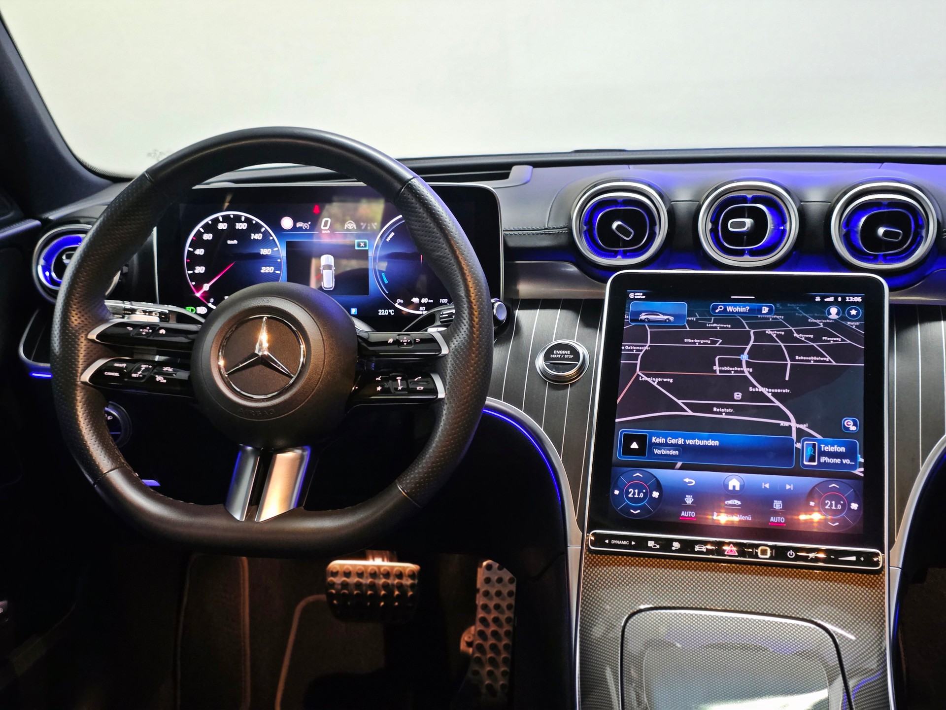 MERCEDES-BENZ C 300 e T AMG Line-image-14