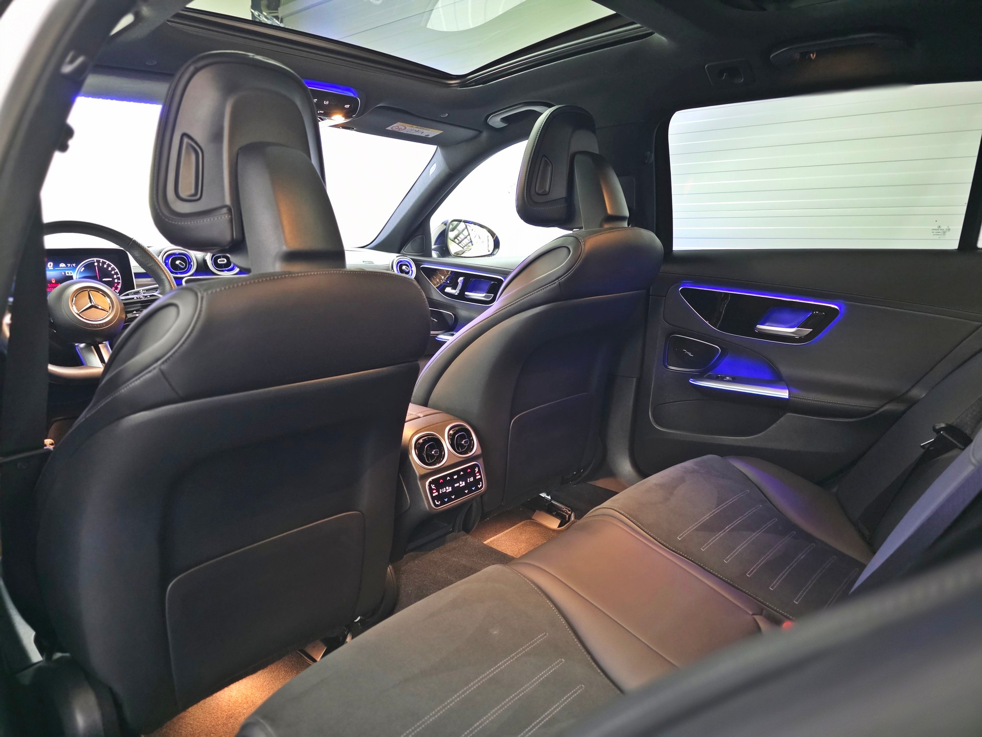 MERCEDES-BENZ C 300 e T AMG Line-image-12
