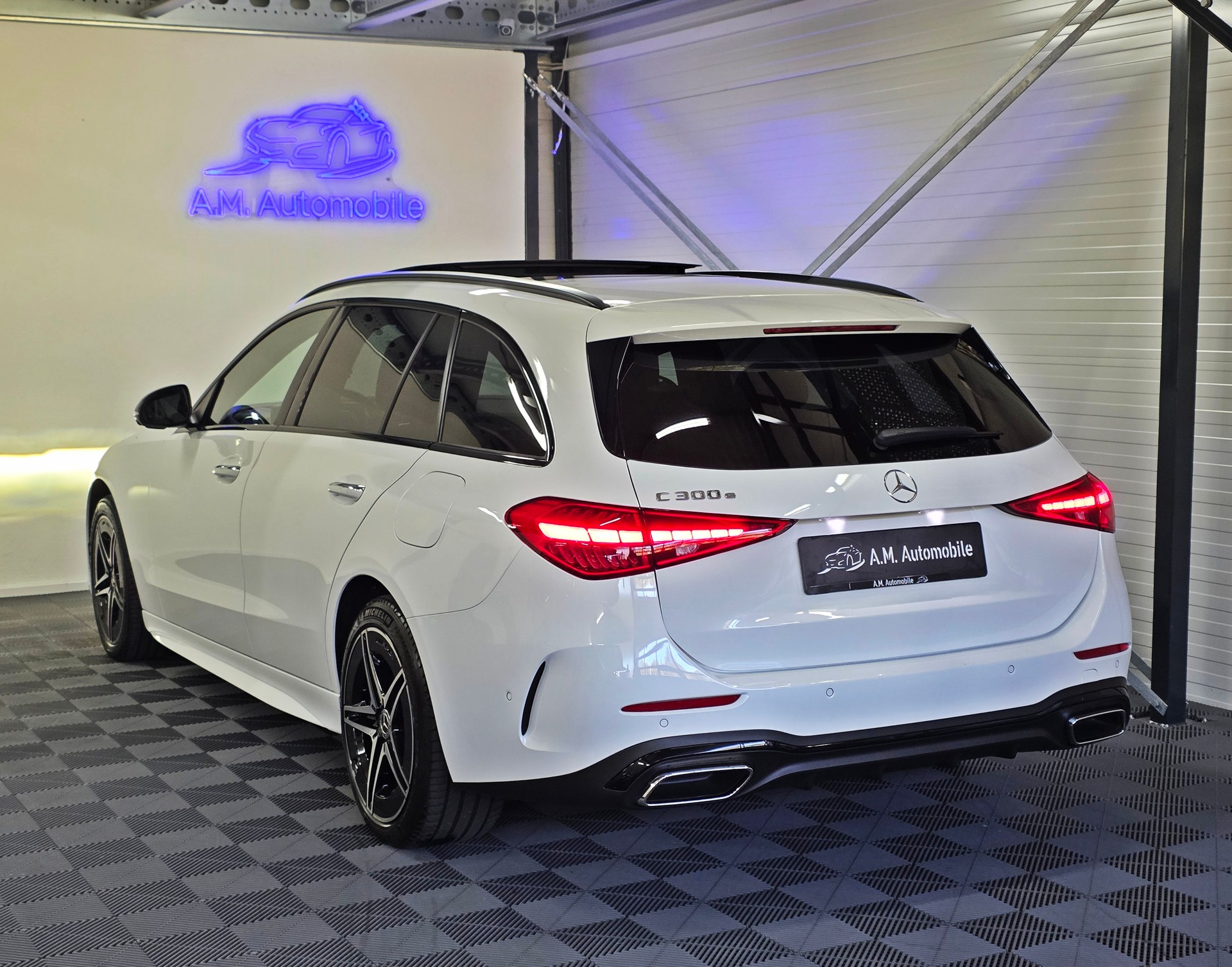 MERCEDES-BENZ C 300 e T AMG Line-image-5