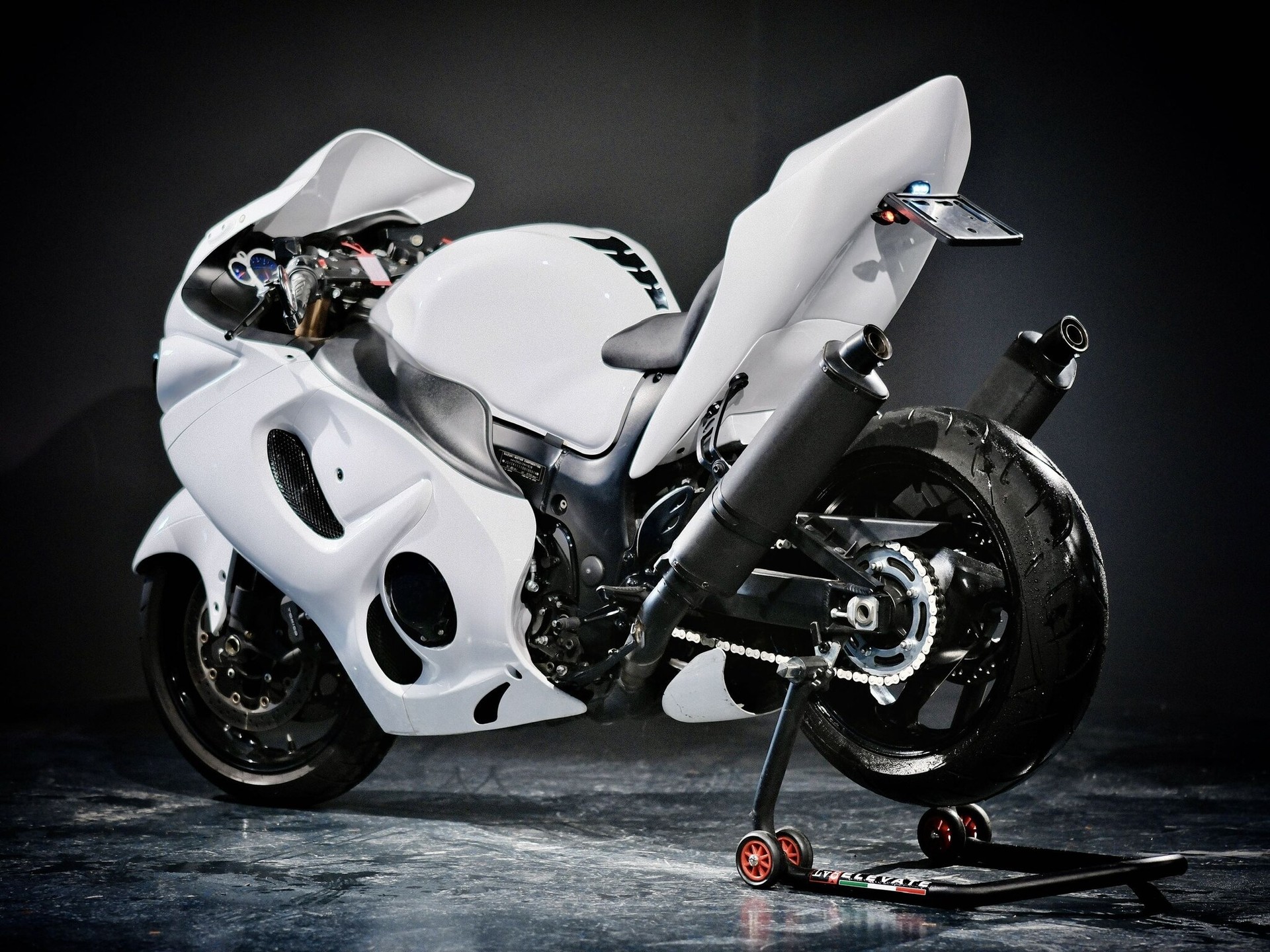 SUZUKI RZ Hayabusa K8 Streetfighter-showroom-element-3