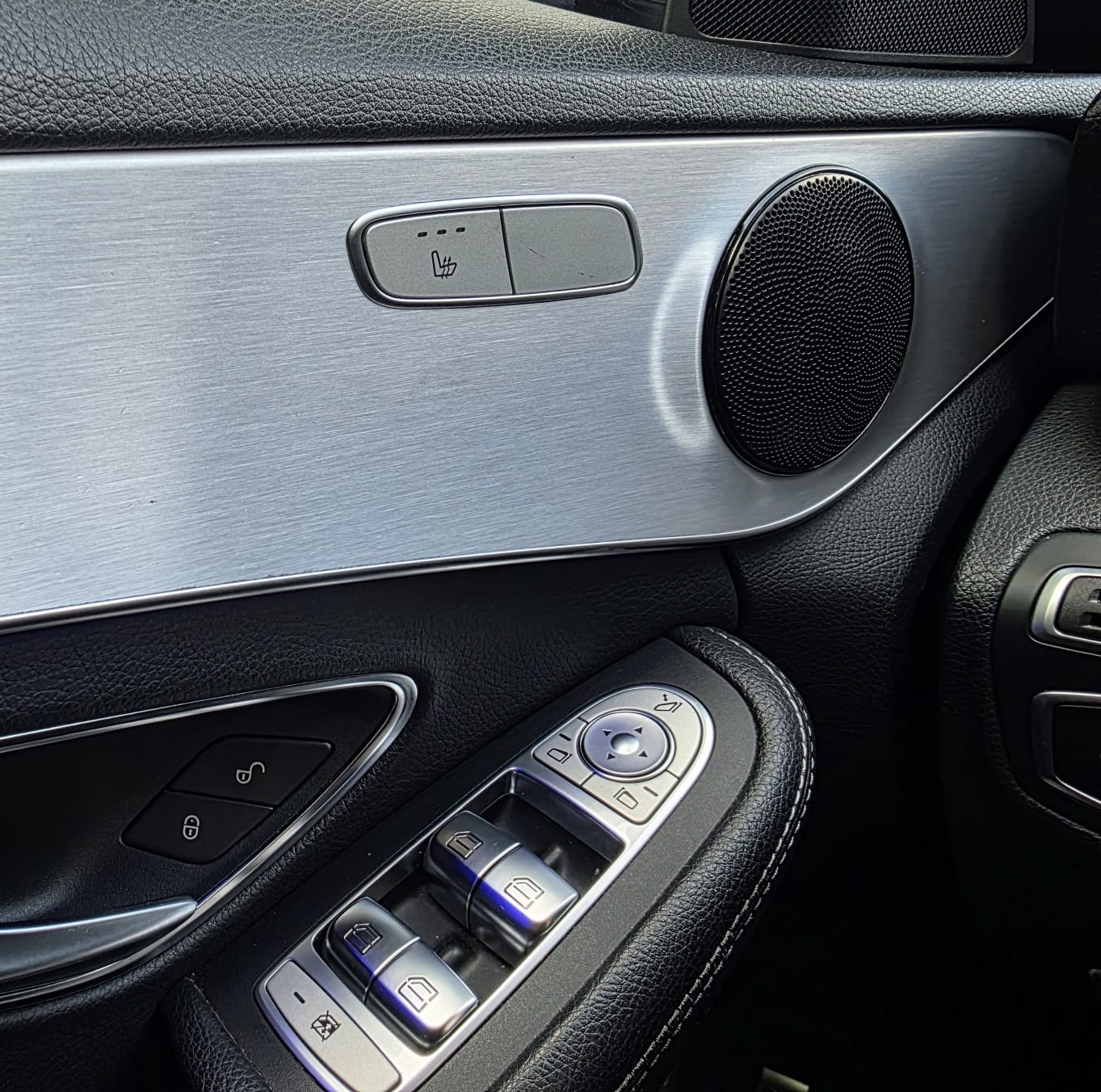MERCEDES-BENZ C 200 4Matic AMG Line 9G-Tronic-image-9