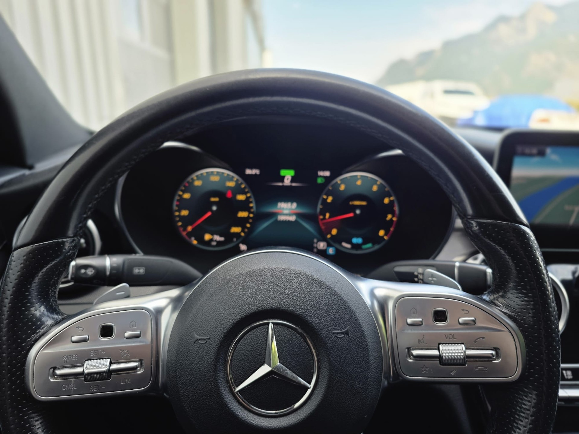MERCEDES-BENZ C 200 4Matic AMG Line 9G-Tronic-image-12