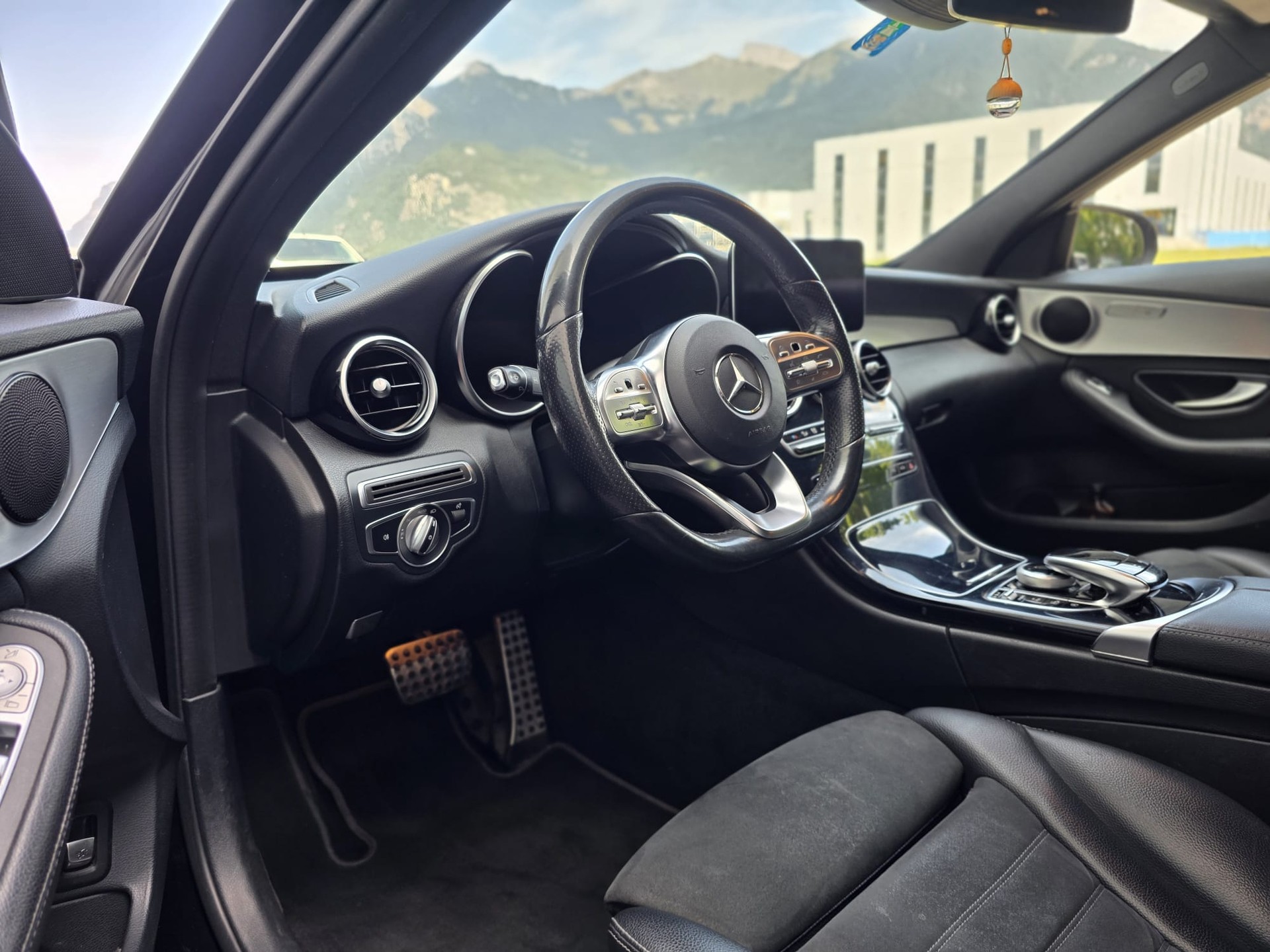 MERCEDES-BENZ C 200 4Matic AMG Line 9G-Tronic-image-11