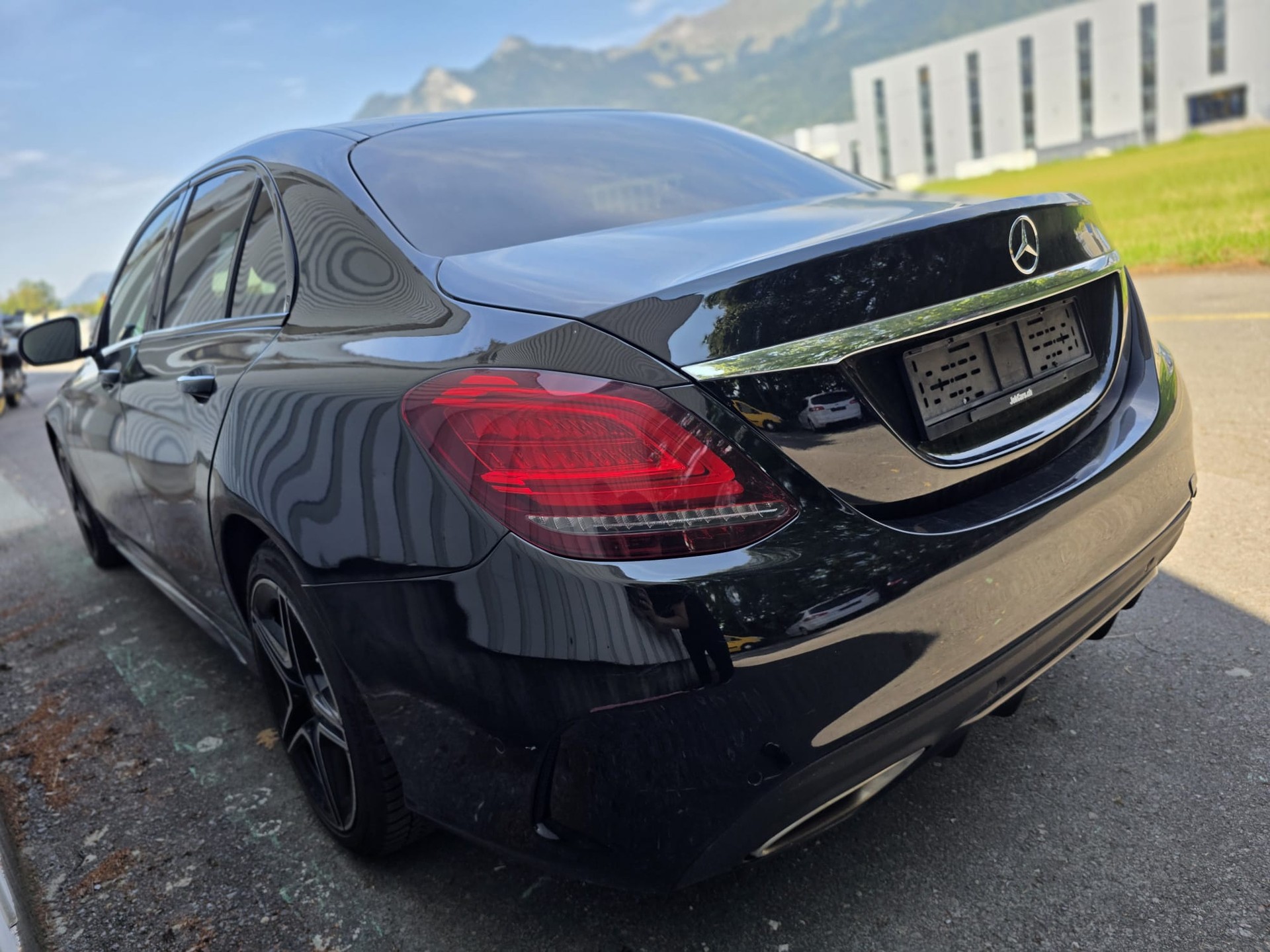 MERCEDES-BENZ C 200 4Matic AMG Line 9G-Tronic-image-4