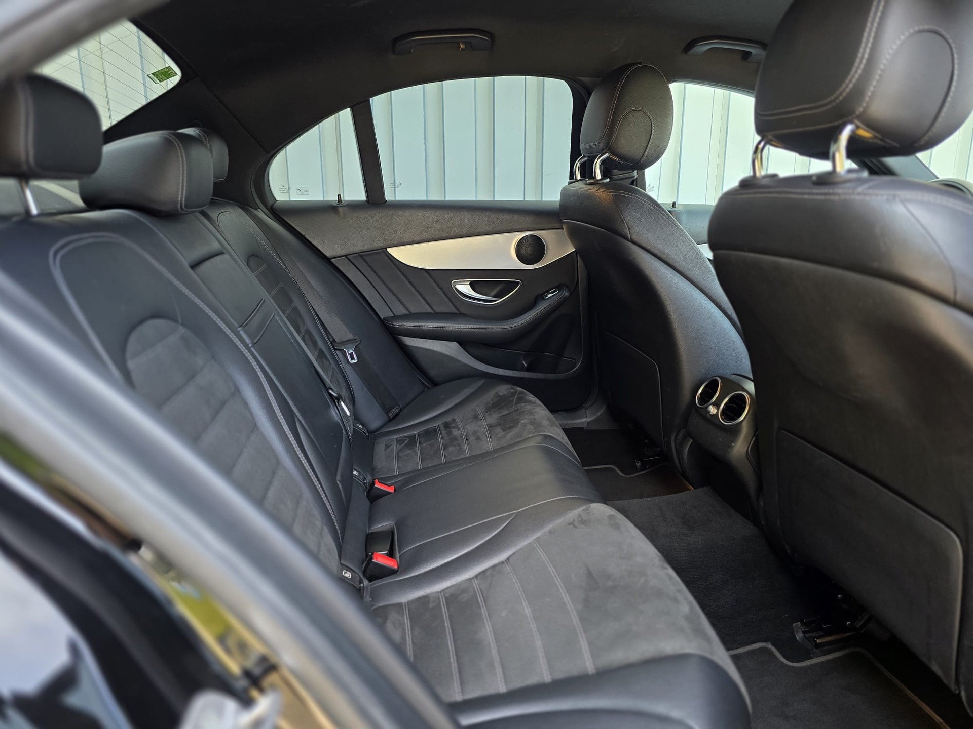 MERCEDES-BENZ C 200 4Matic AMG Line 9G-Tronic-image-10