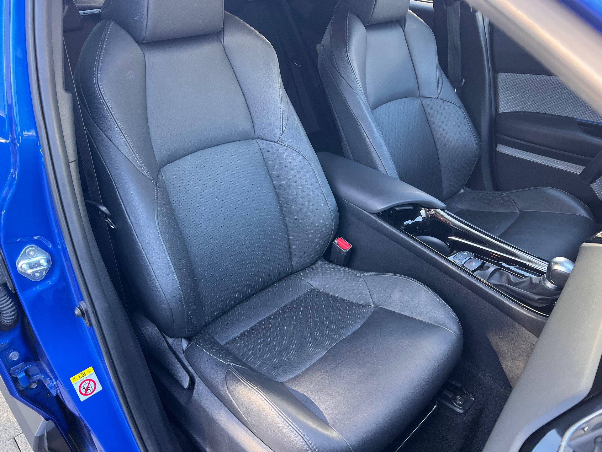TOYOTA C-HR 1.8 VVTi HSD Style-image-14
