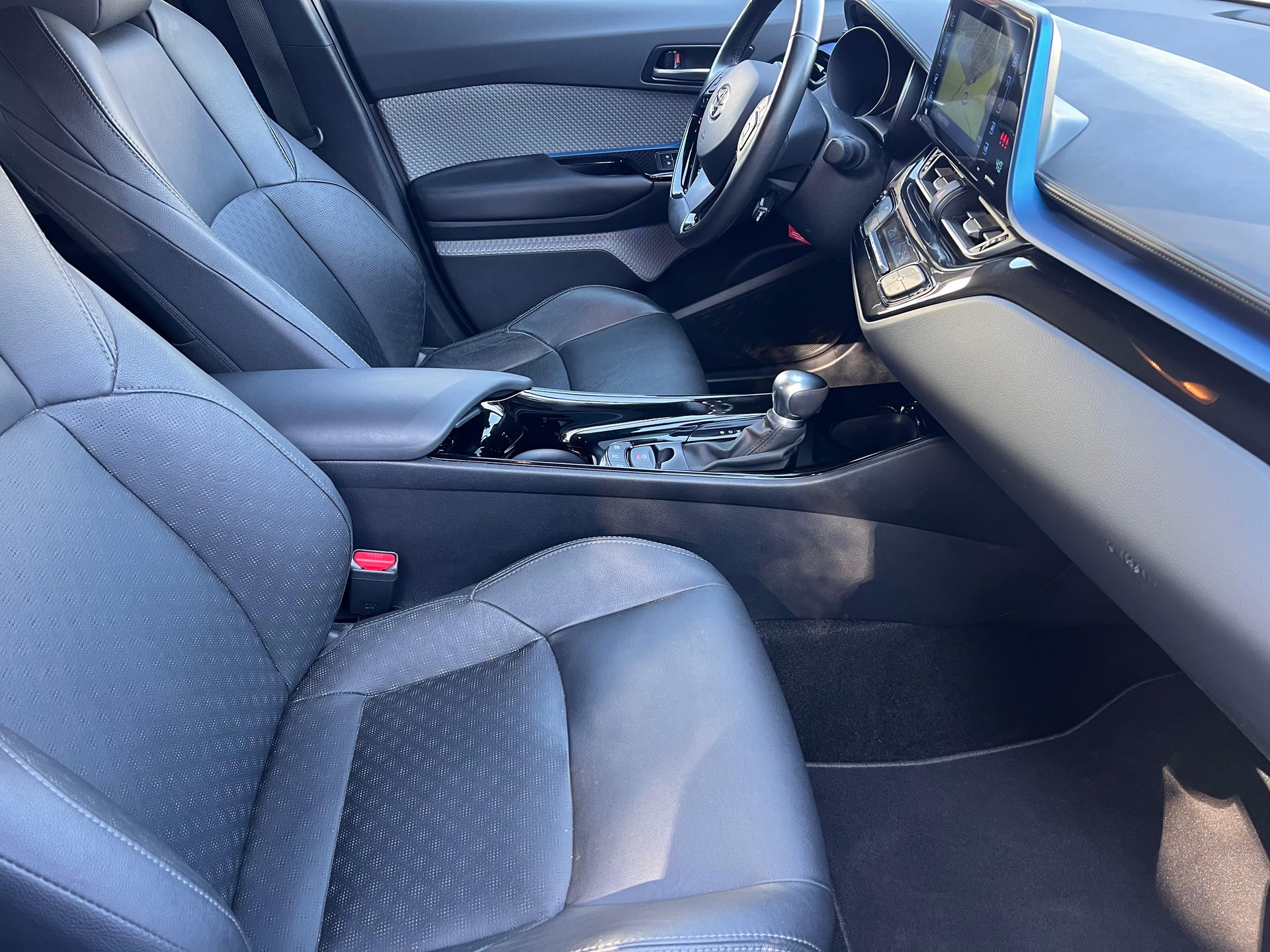 TOYOTA C-HR 1.8 VVTi HSD Style-image-12