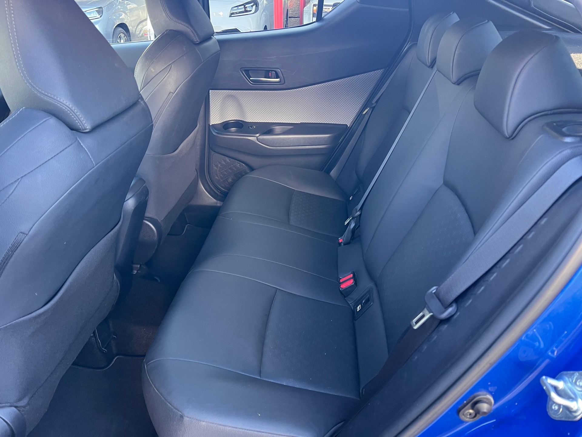 TOYOTA C-HR 1.8 VVTi HSD Style-image-10