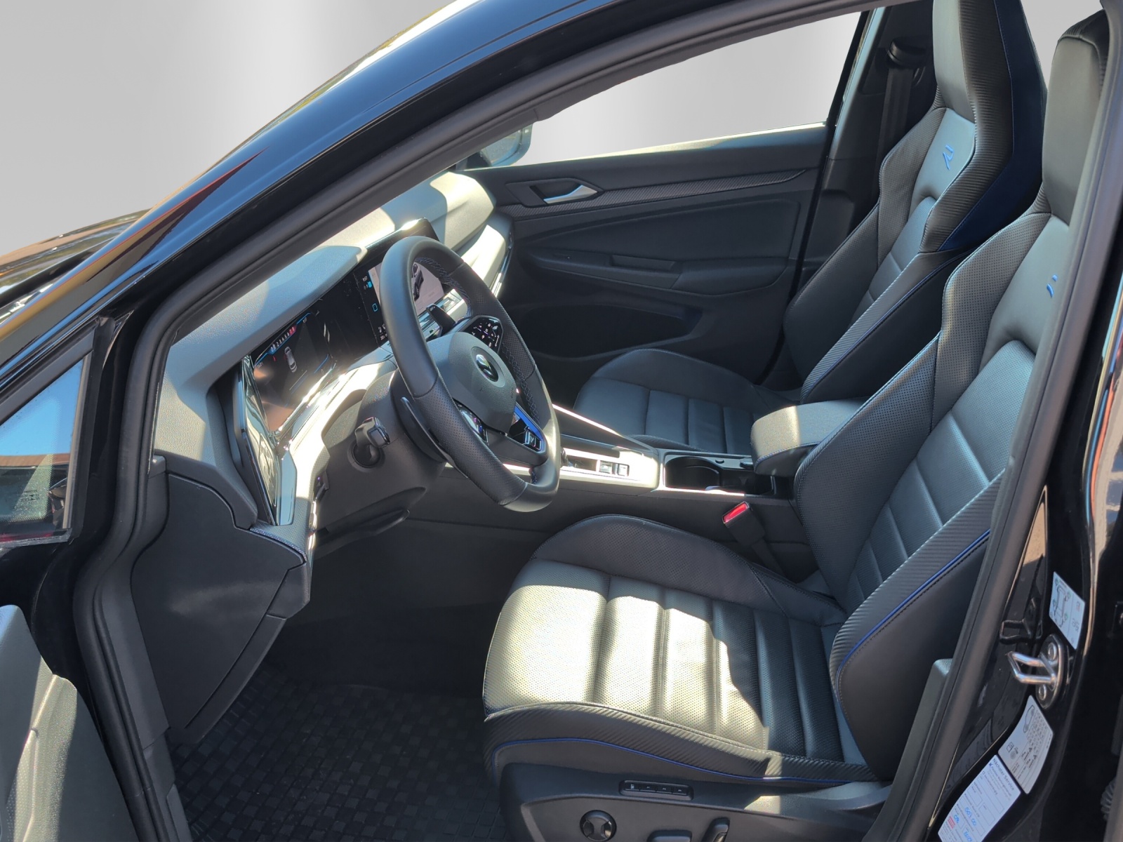 VW Golf 2.0 TSI R DSG 4Motion-image-8