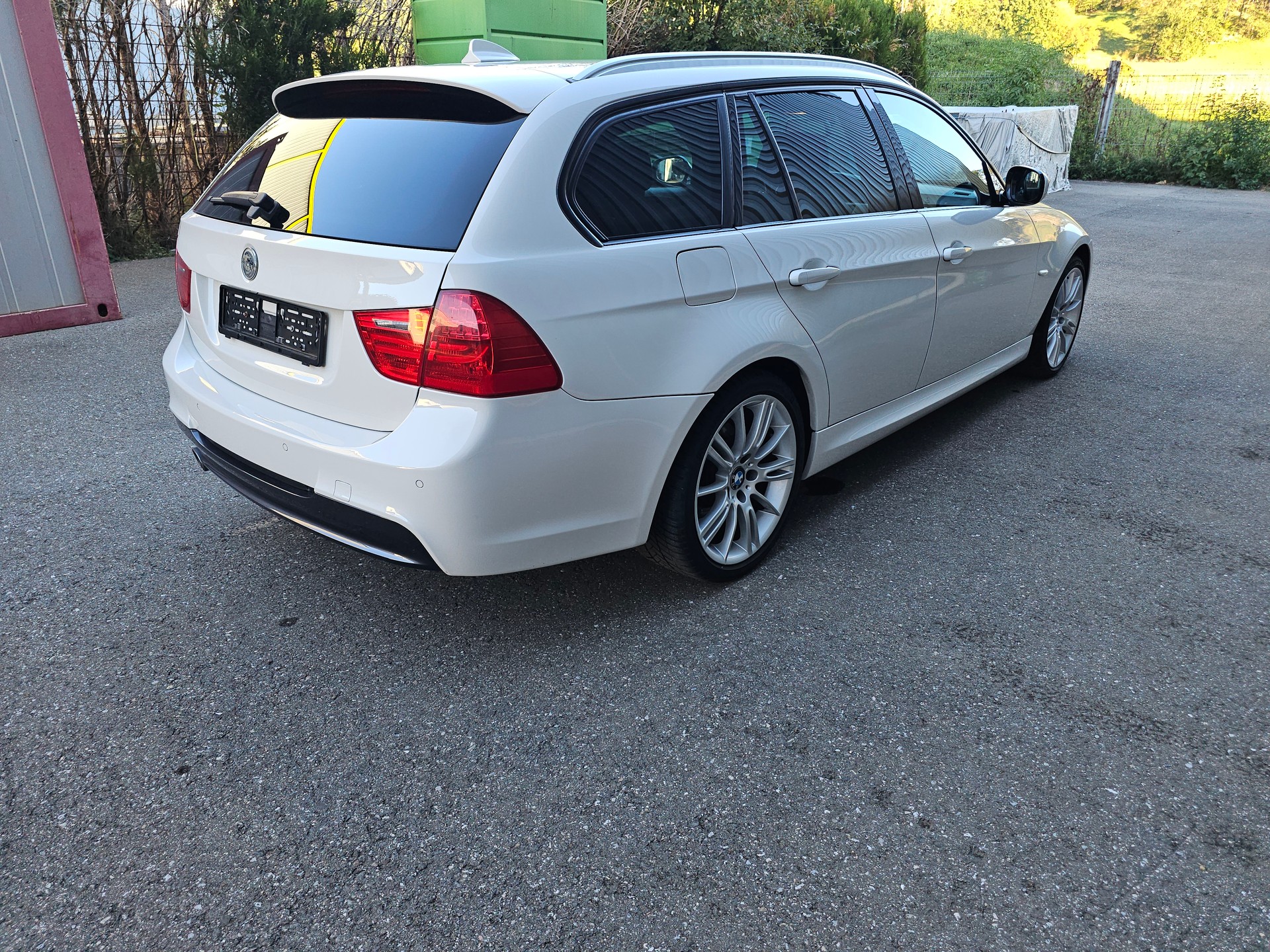 BMW 320d xDrive Touring Dynamic Edition Steptronic-image-4