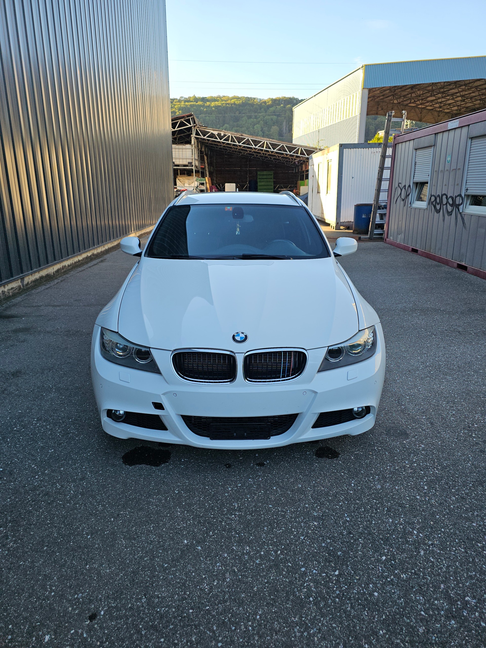 BMW 320d xDrive Touring Dynamic Edition Steptronic-image-1