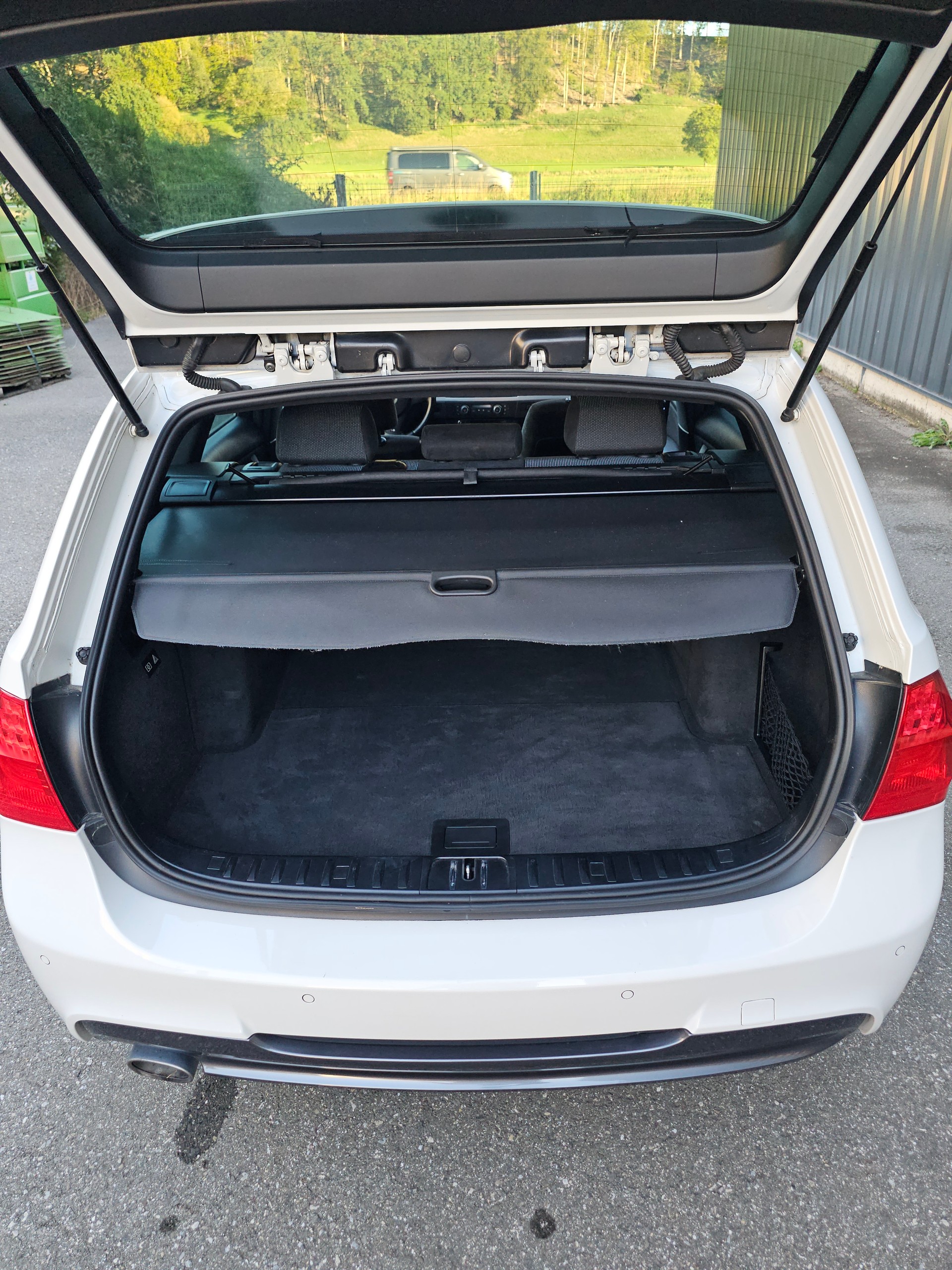 BMW 320d xDrive Touring Dynamic Edition Steptronic-image-7