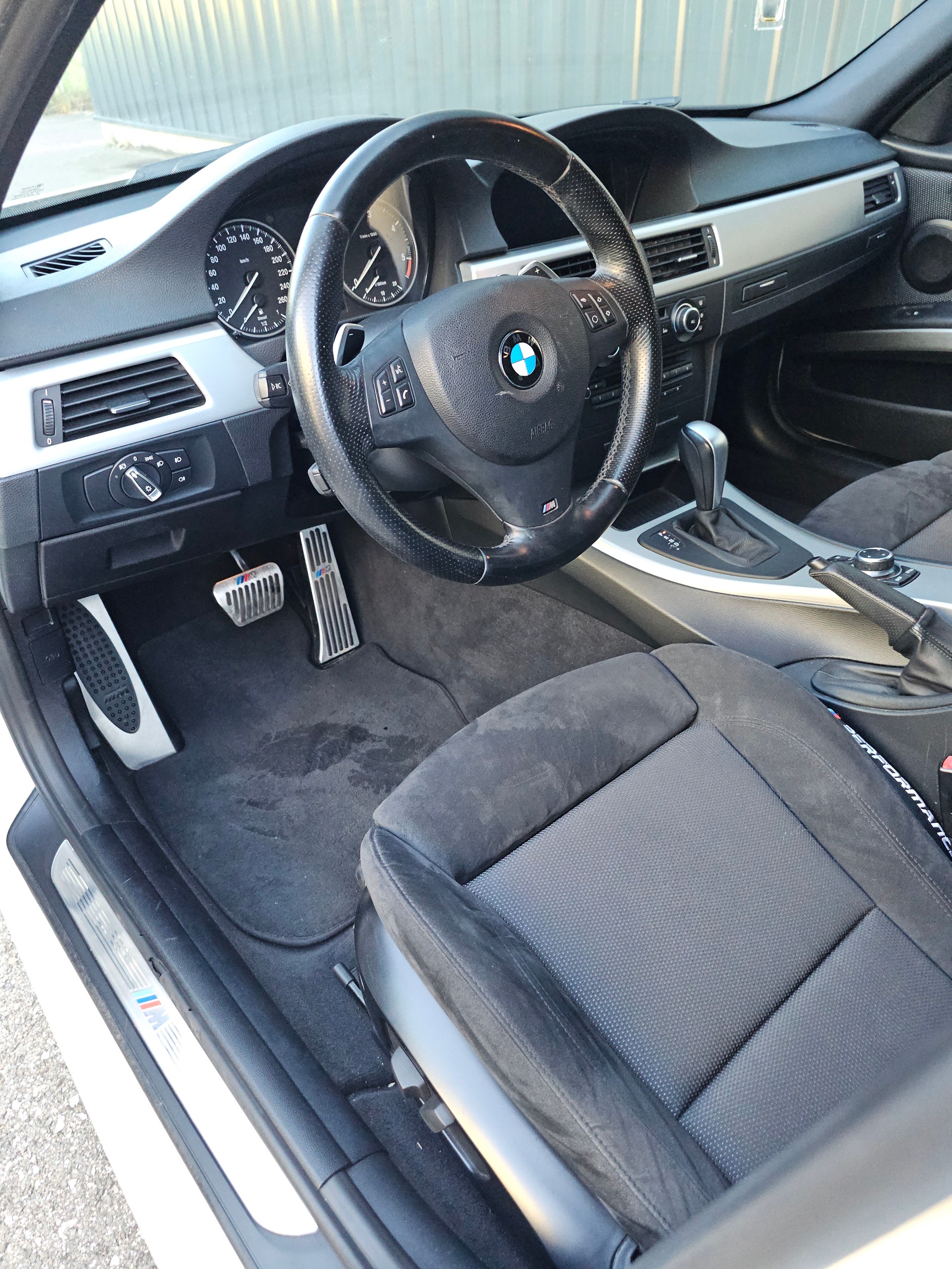 BMW 320d xDrive Touring Dynamic Edition Steptronic-image-9