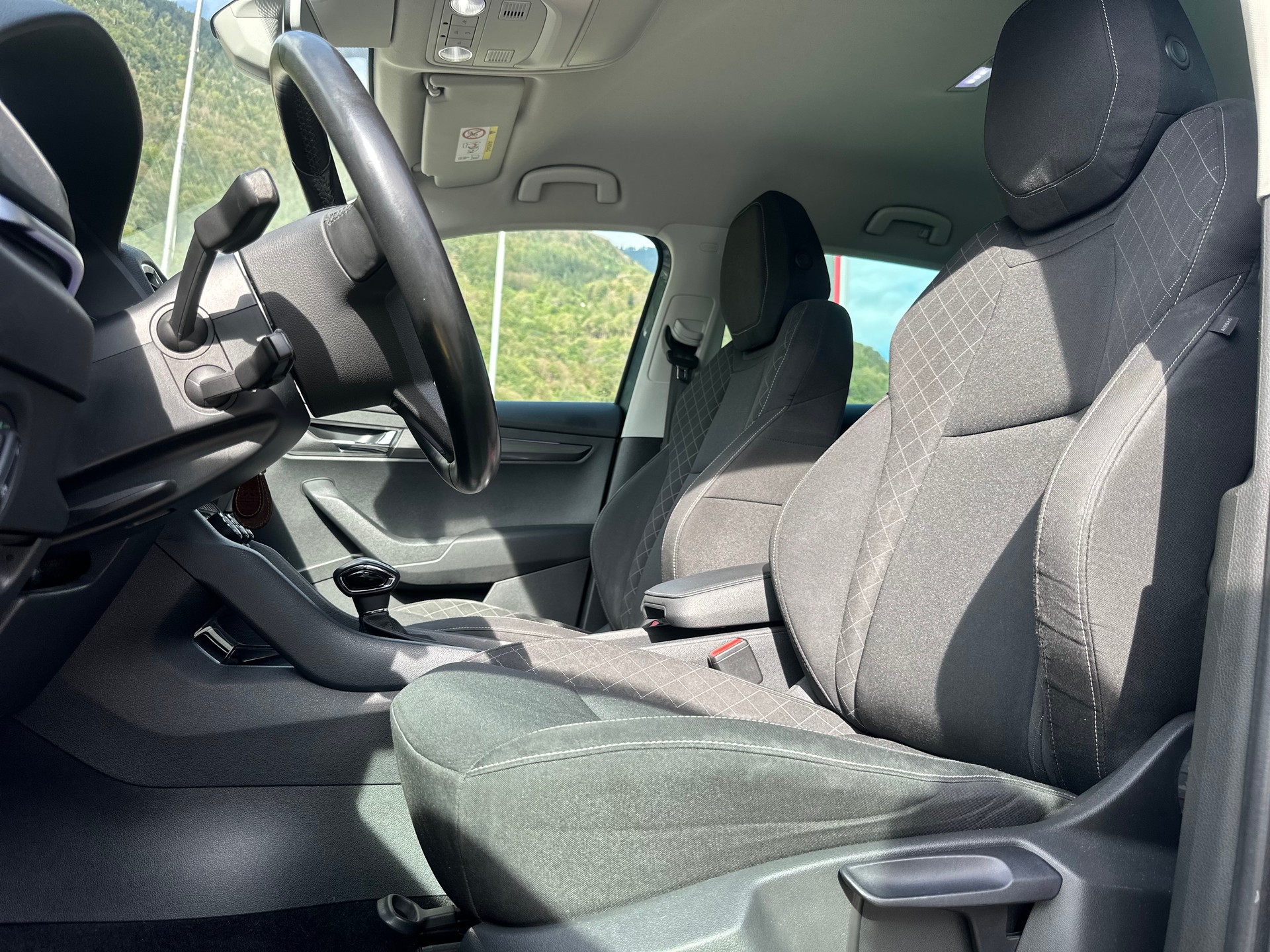 SKODA Karoq 1.5 TSI ACT Ambition DSG-image-28