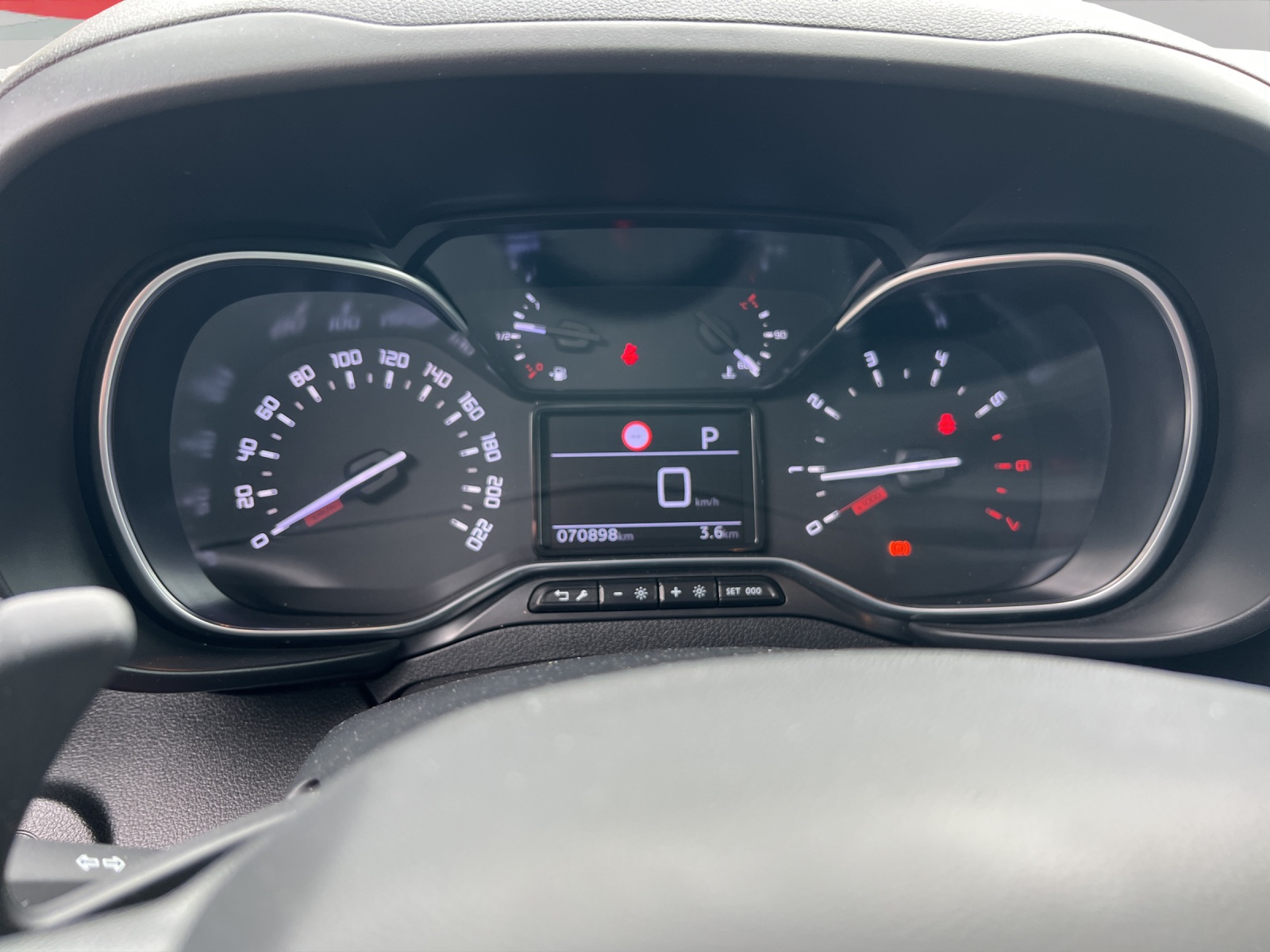 CITROEN Berlingo 1.5 BlueHDi 130 Shine EAT8 / Rückfahrkamera / Totwinkelassistent / inkl. Winterräder / CH-Herstellergarantie-image-11