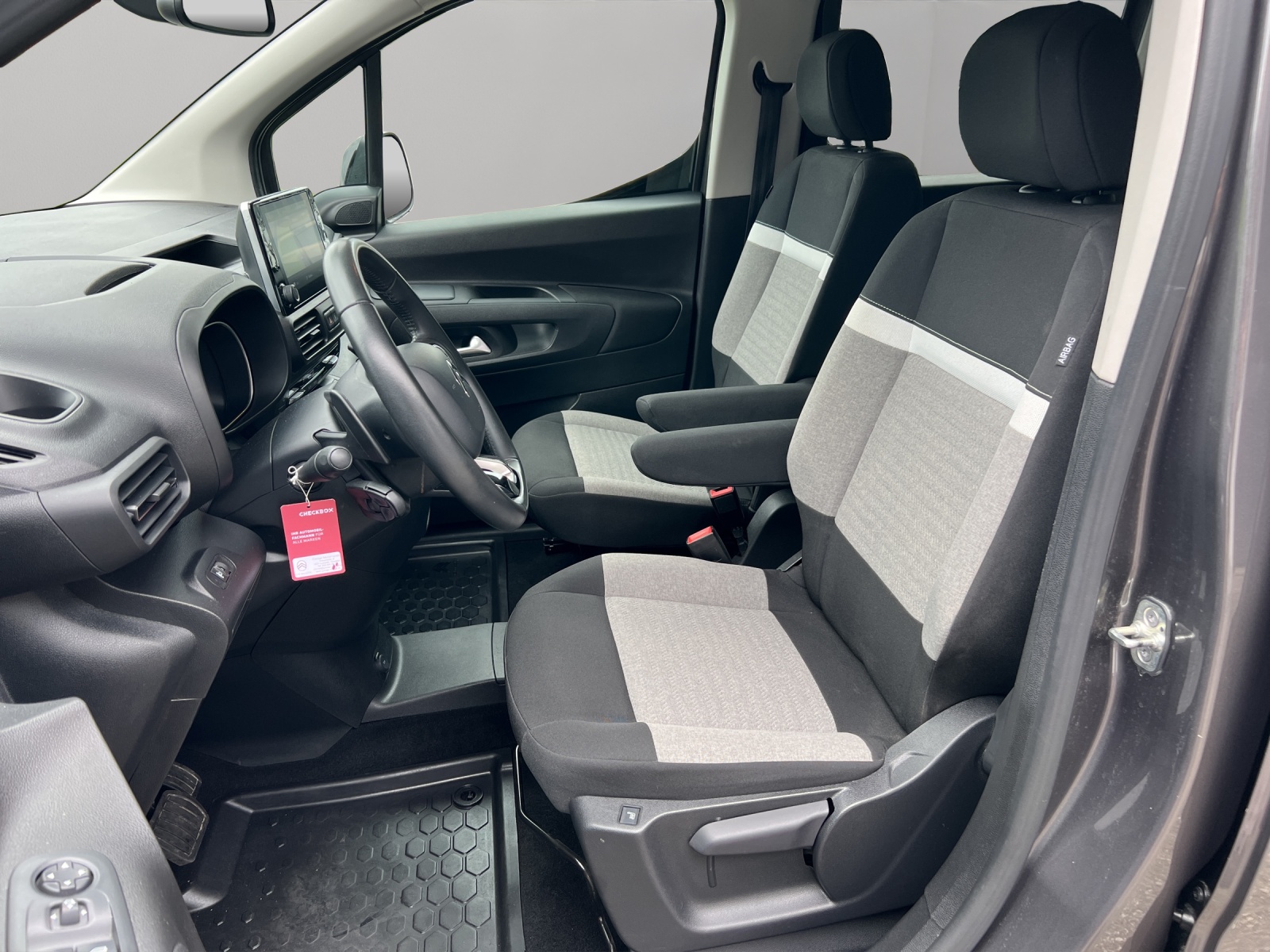 CITROEN Berlingo 1.5 BlueHDi 130 Shine EAT8 / Rückfahrkamera / Totwinkelassistent / inkl. Winterräder / CH-Herstellergarantie-image-13