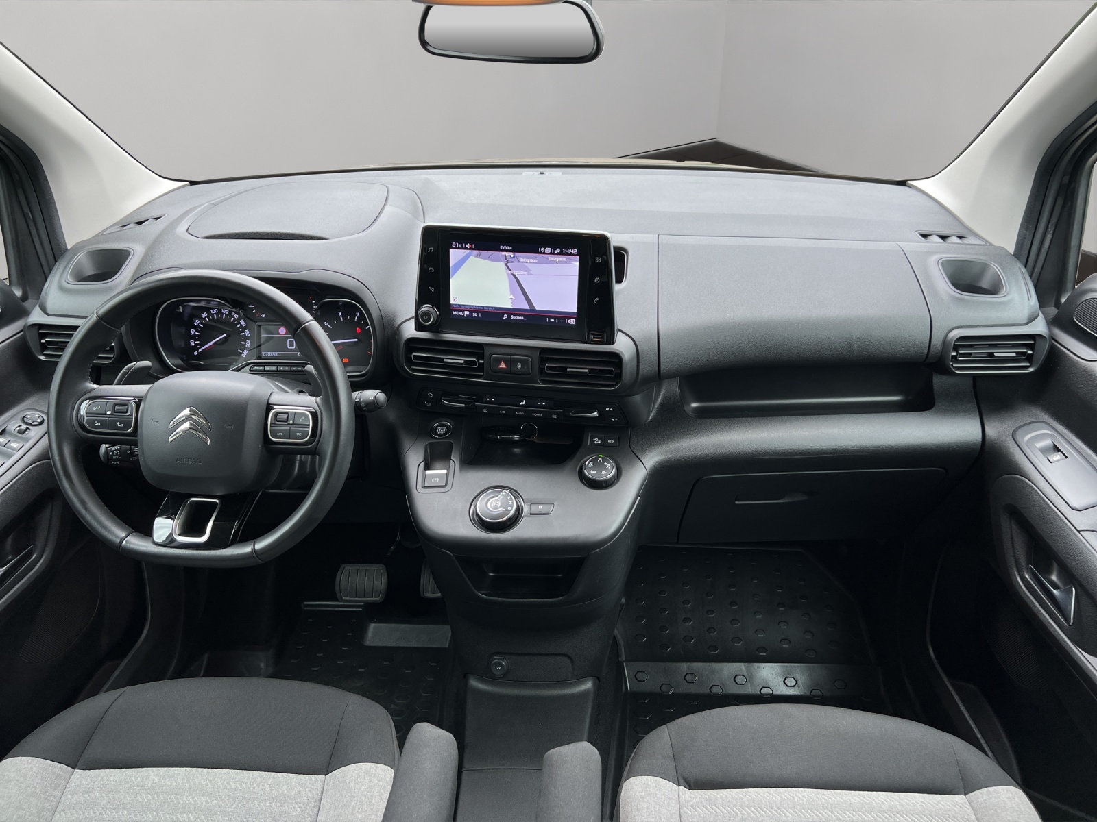 CITROEN Berlingo 1.5 BlueHDi 130 Shine EAT8 / Rückfahrkamera / Totwinkelassistent / inkl. Winterräder / CH-Herstellergarantie-image-9