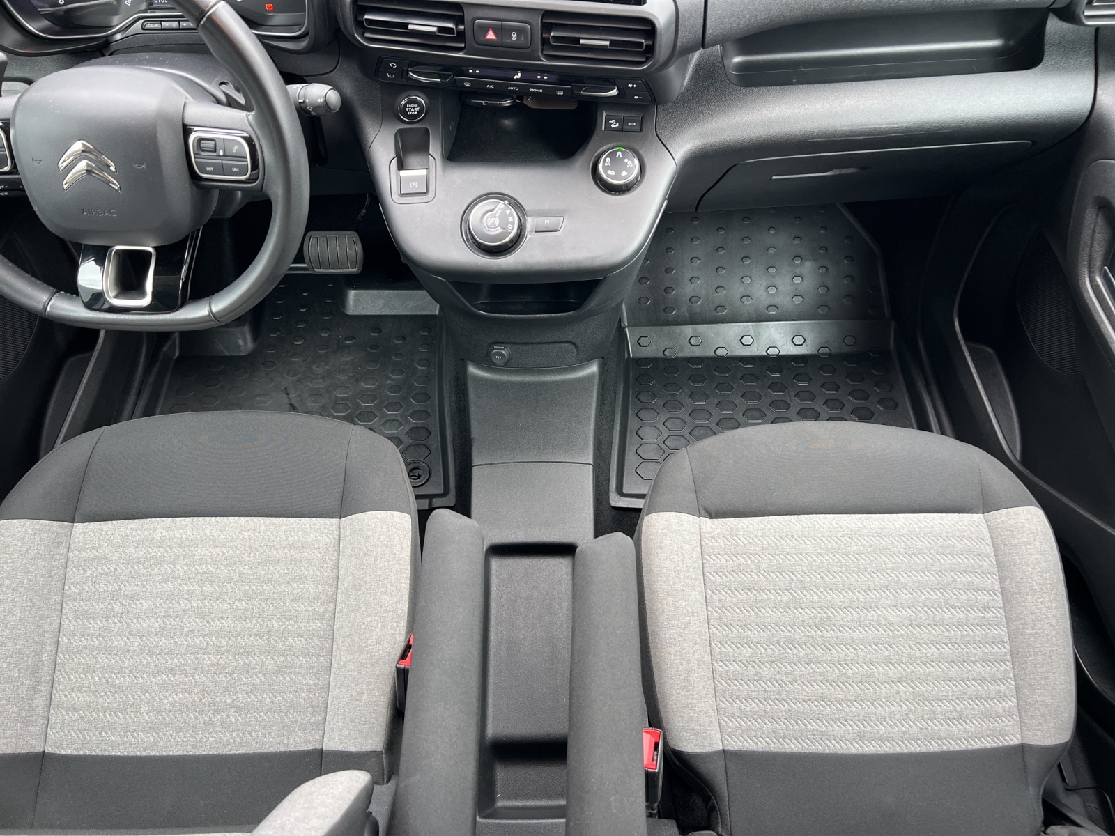 CITROEN Berlingo 1.5 BlueHDi 130 Shine EAT8 / Rückfahrkamera / Totwinkelassistent / inkl. Winterräder / CH-Herstellergarantie-image-10